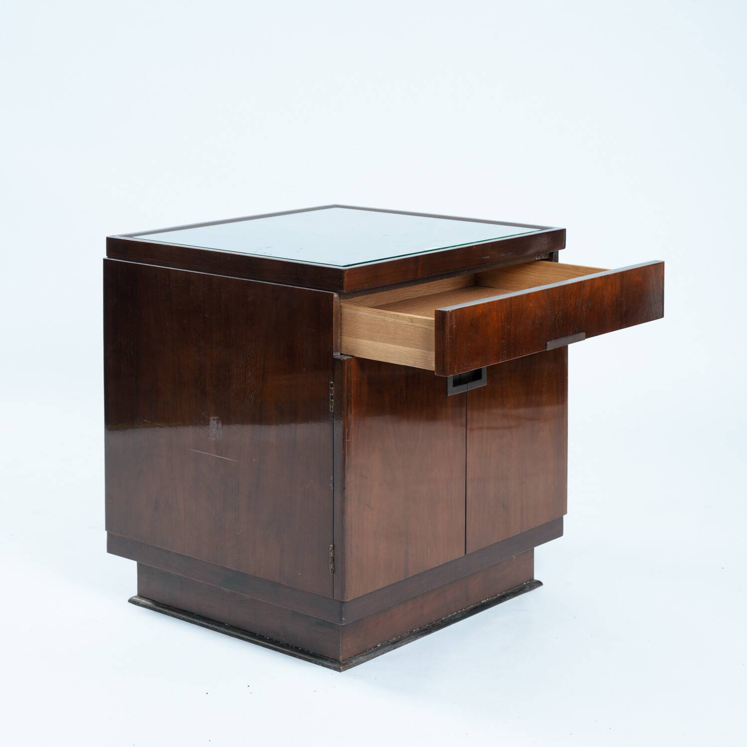 Walnut Veneered Drawer Cabinets or Nightstands by Baker, England, 1970s