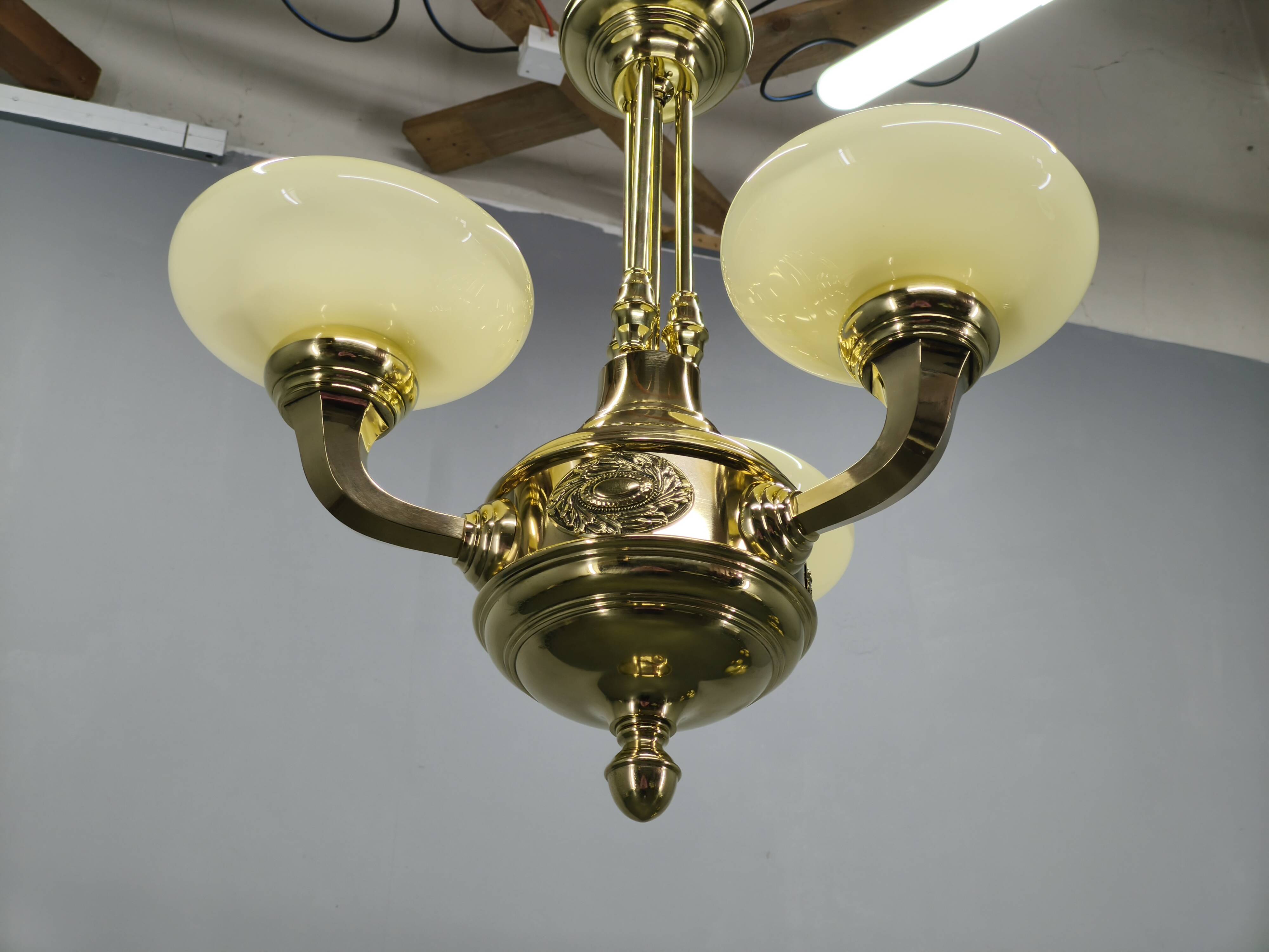 Chandelier en laiton Art Déco néoclassique, Tchécoslovaquie, années 1930