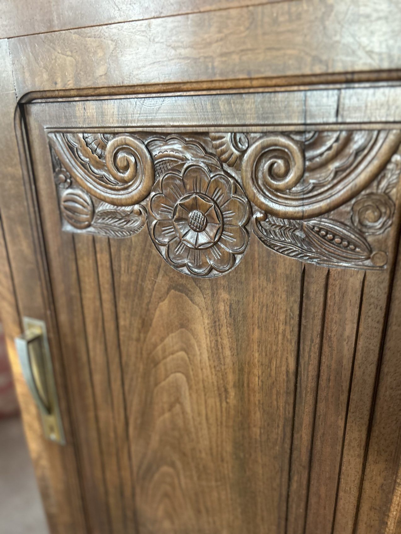 Art Deco walnut buffet – The elegance of the 1930s