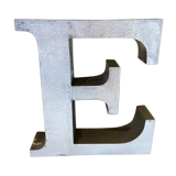 Letter metal - e