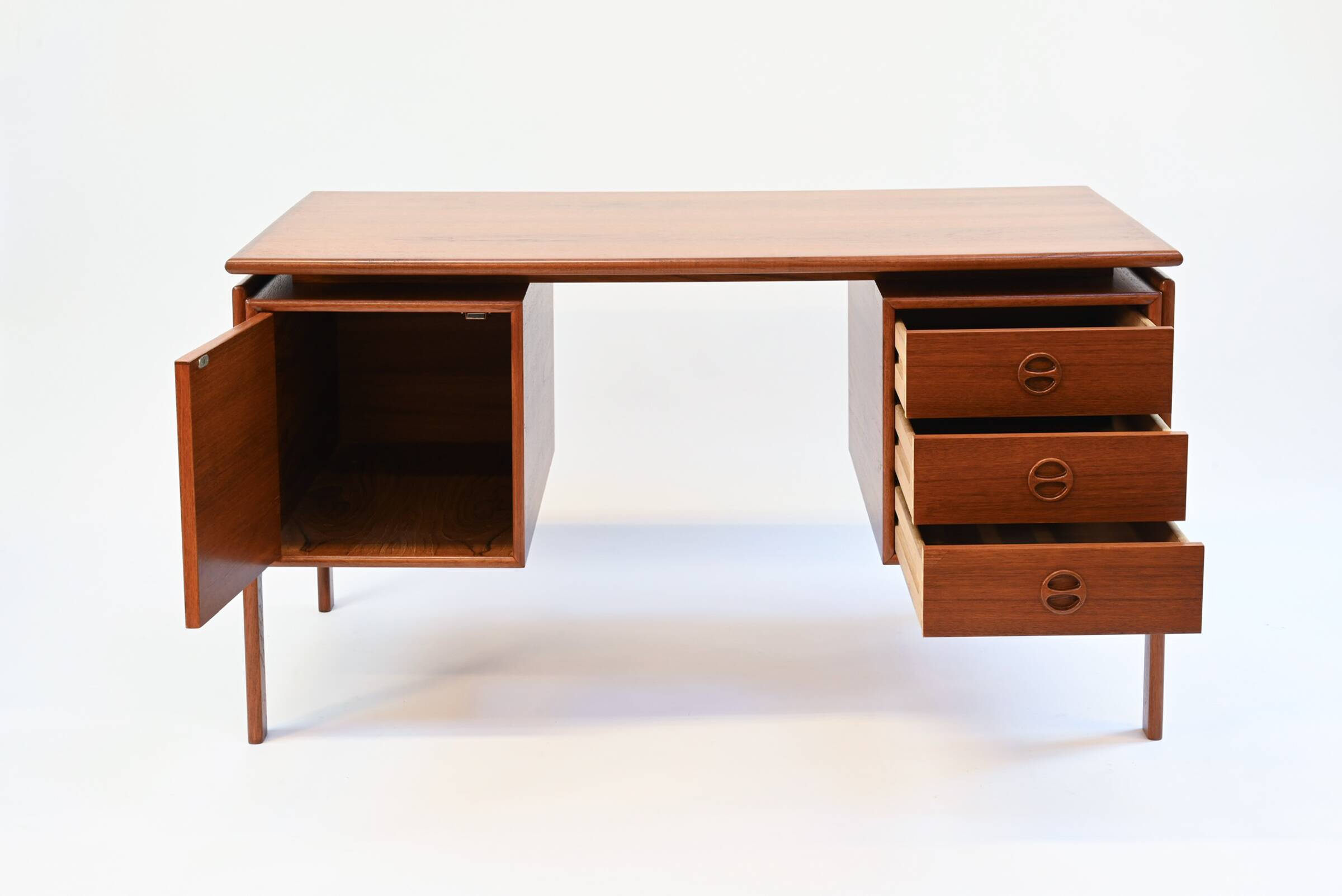 Arne Vodder Danish teak desk by GV Møbler, 1960s