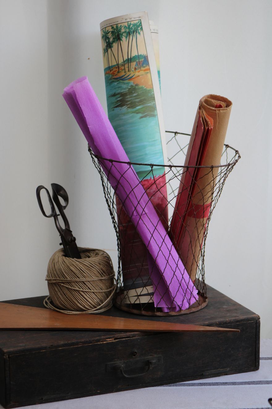 Metal wastepaper basket