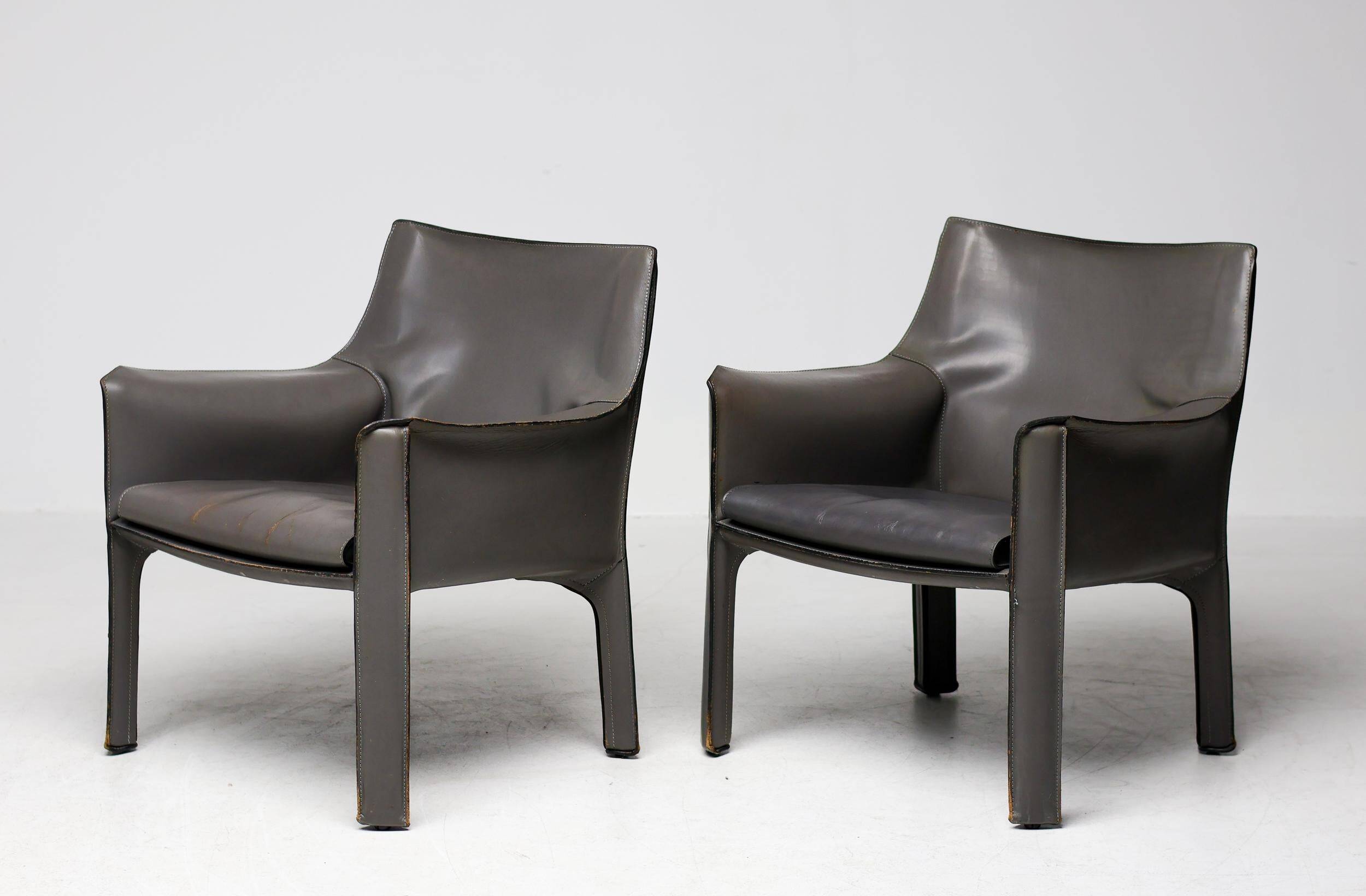 Pair of Cassina Cab 414 sun loungers in grey elephant skin by Mario Bellini.