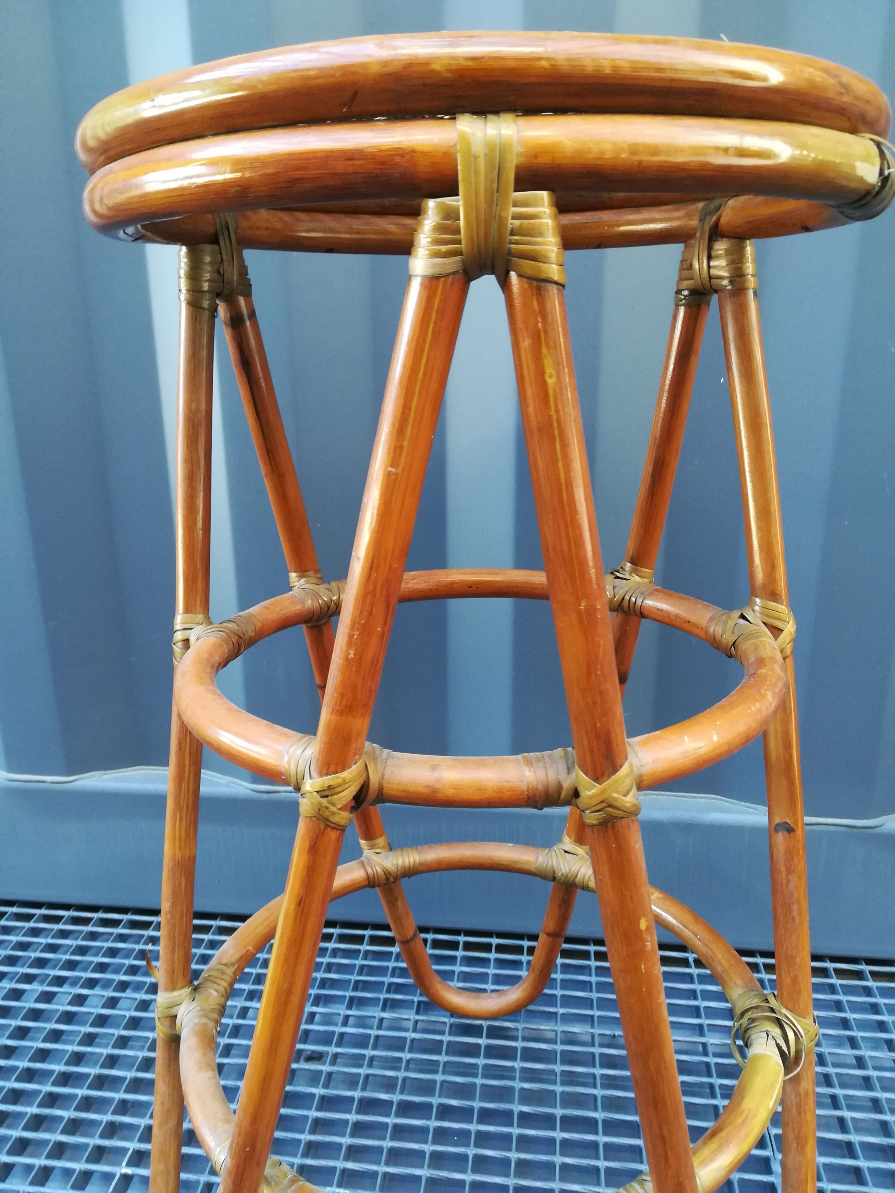 Saddle in rattan and caning