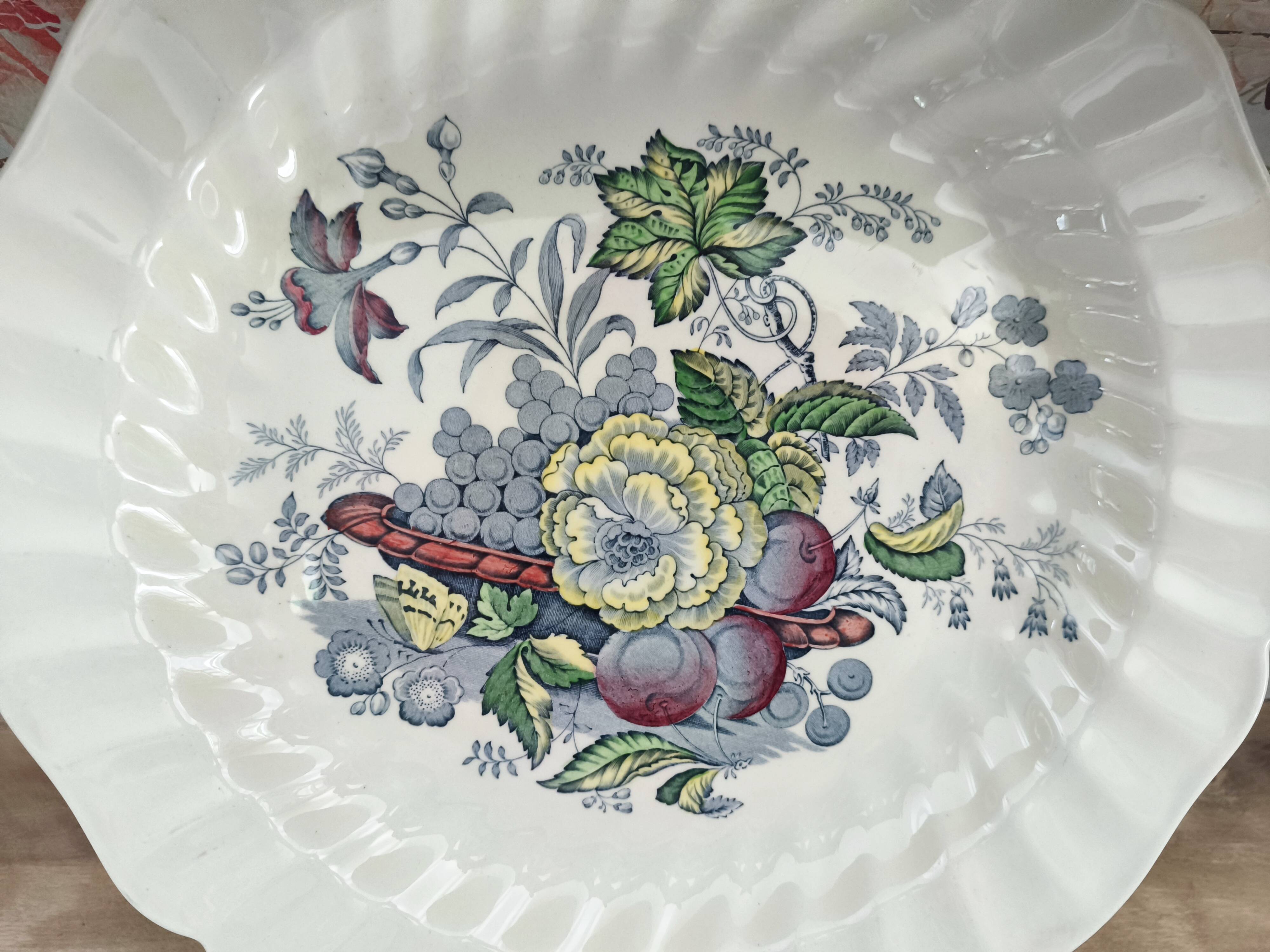 Grand plat rond Royal Doulton modèle The Kirkwood