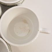 Série de 11 tasses en porcelaine
