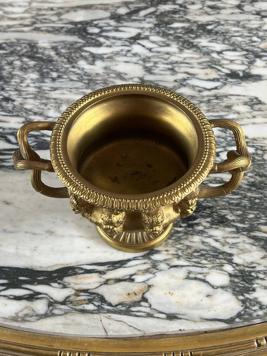 Large Pompeian-style bronze cup with two handles, 19th century.