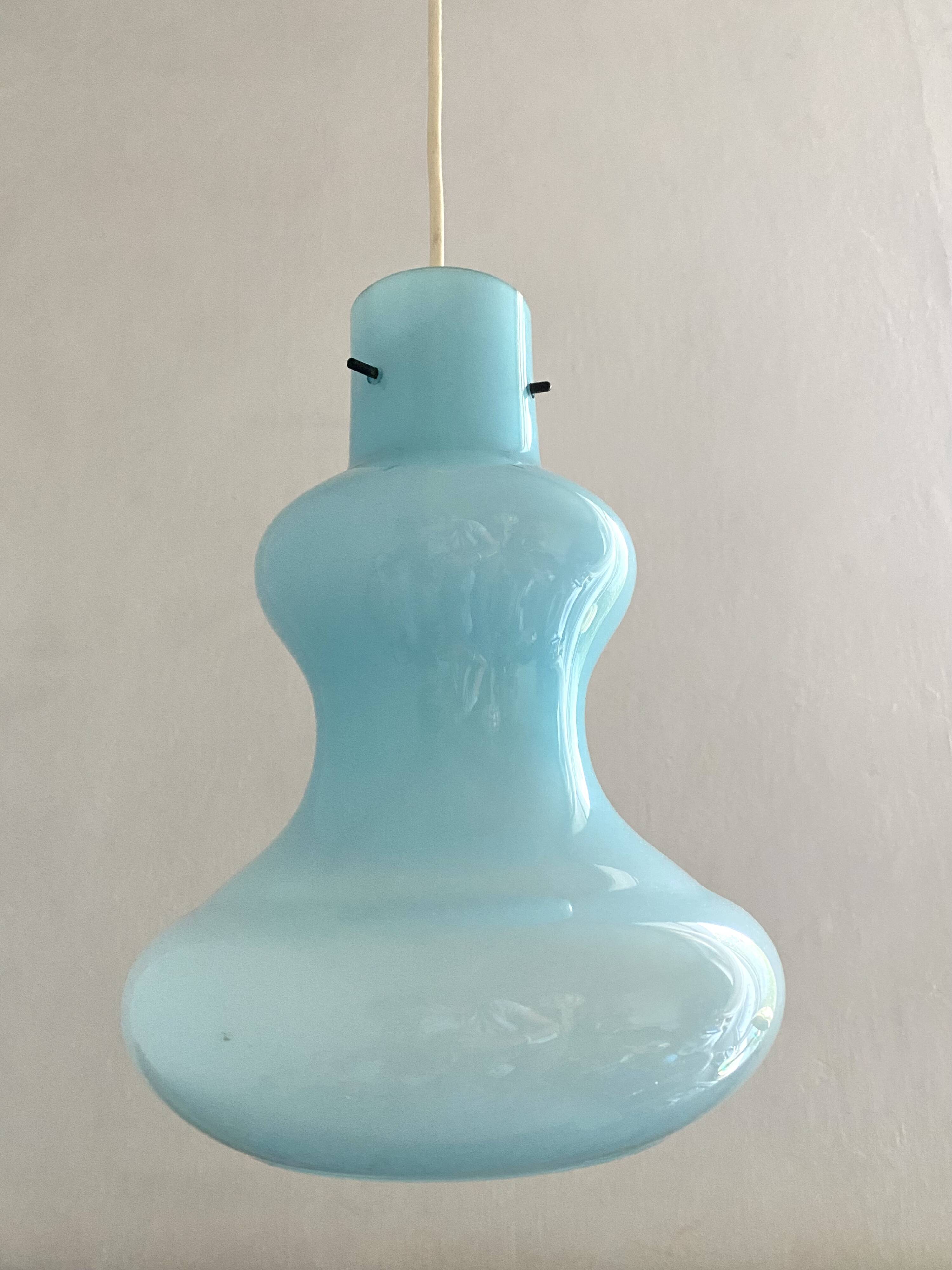 Suspension vintage en opaline bleue , 1960