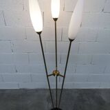 Lampadaire à 3 branches de 1960 laiton doré, fonte et opalines