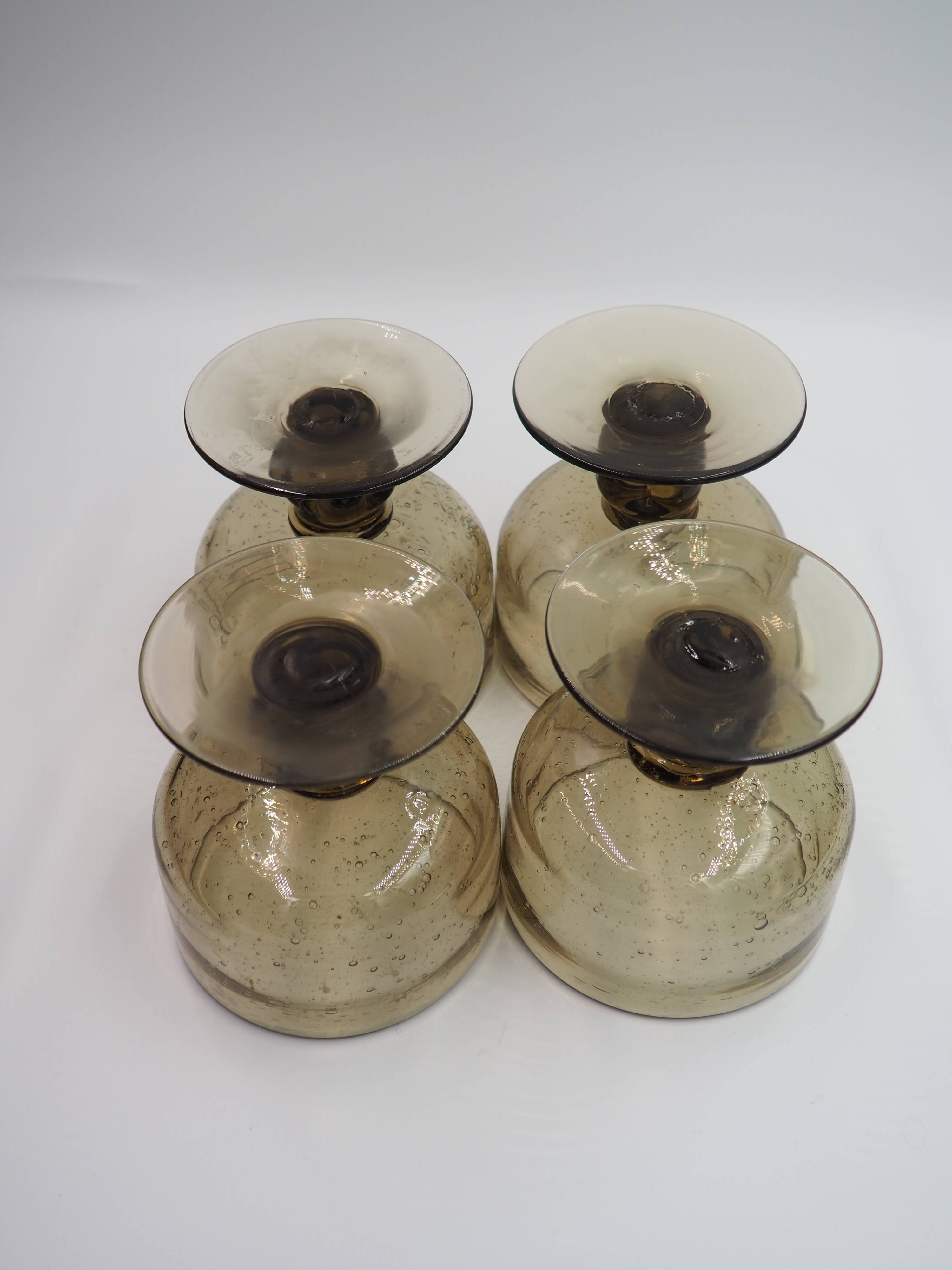 Verres à vin Biot en verre fumé marron-gris