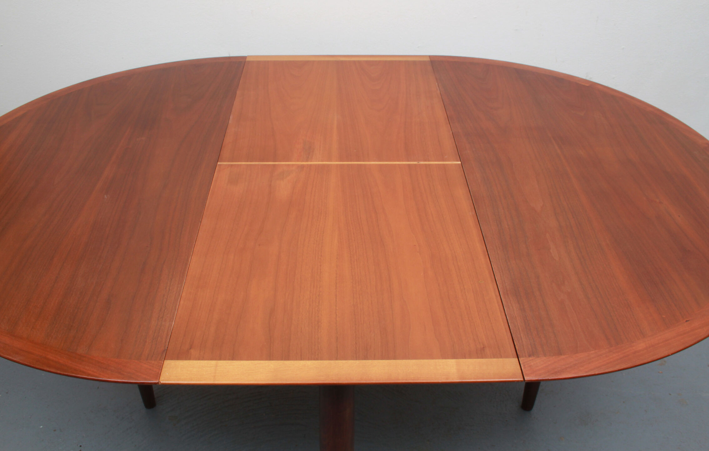 1960s extendible diningtable walnut by Lübke