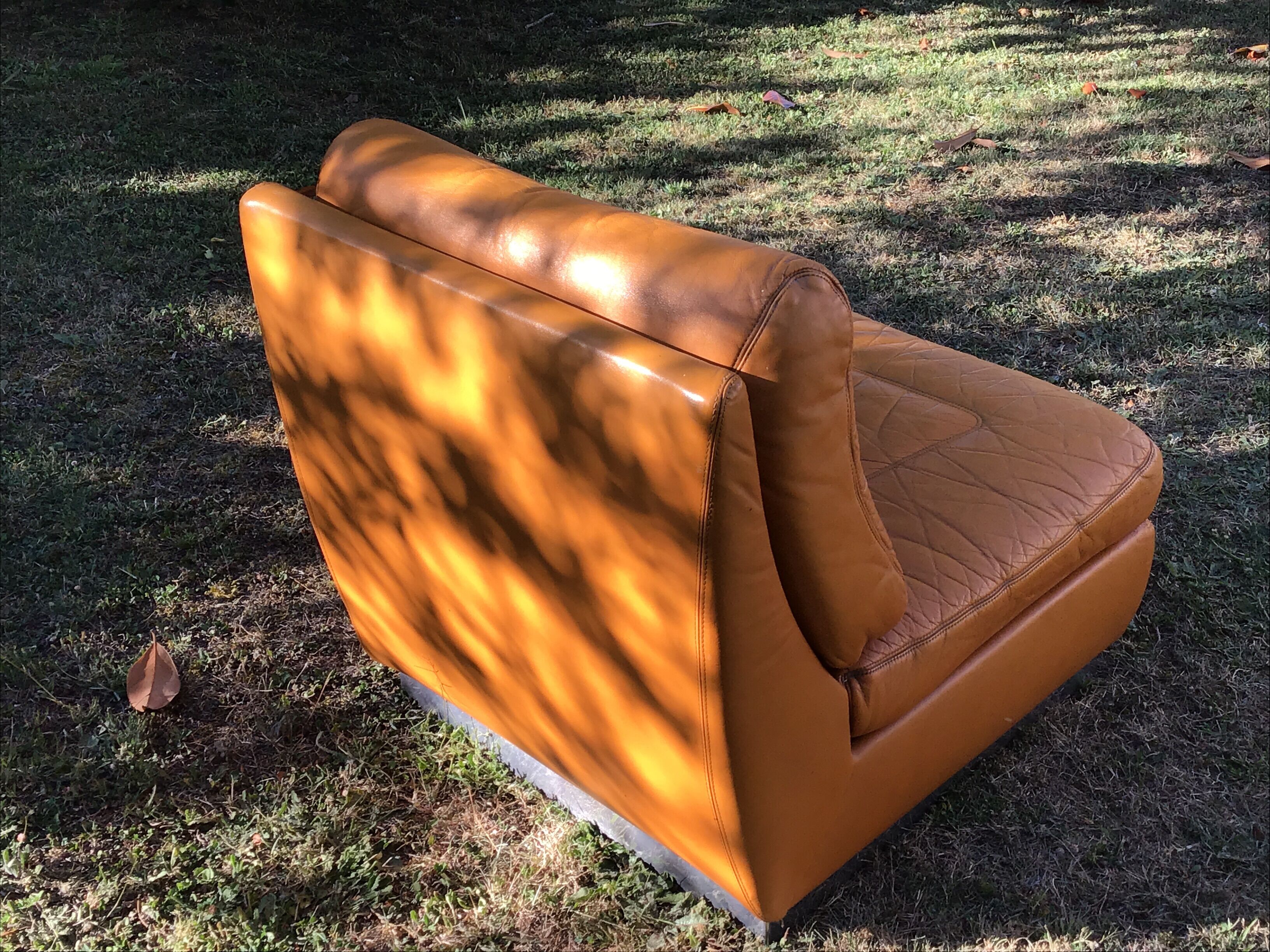 Chauffeuse Jacques Charpentier design vintage en cuir