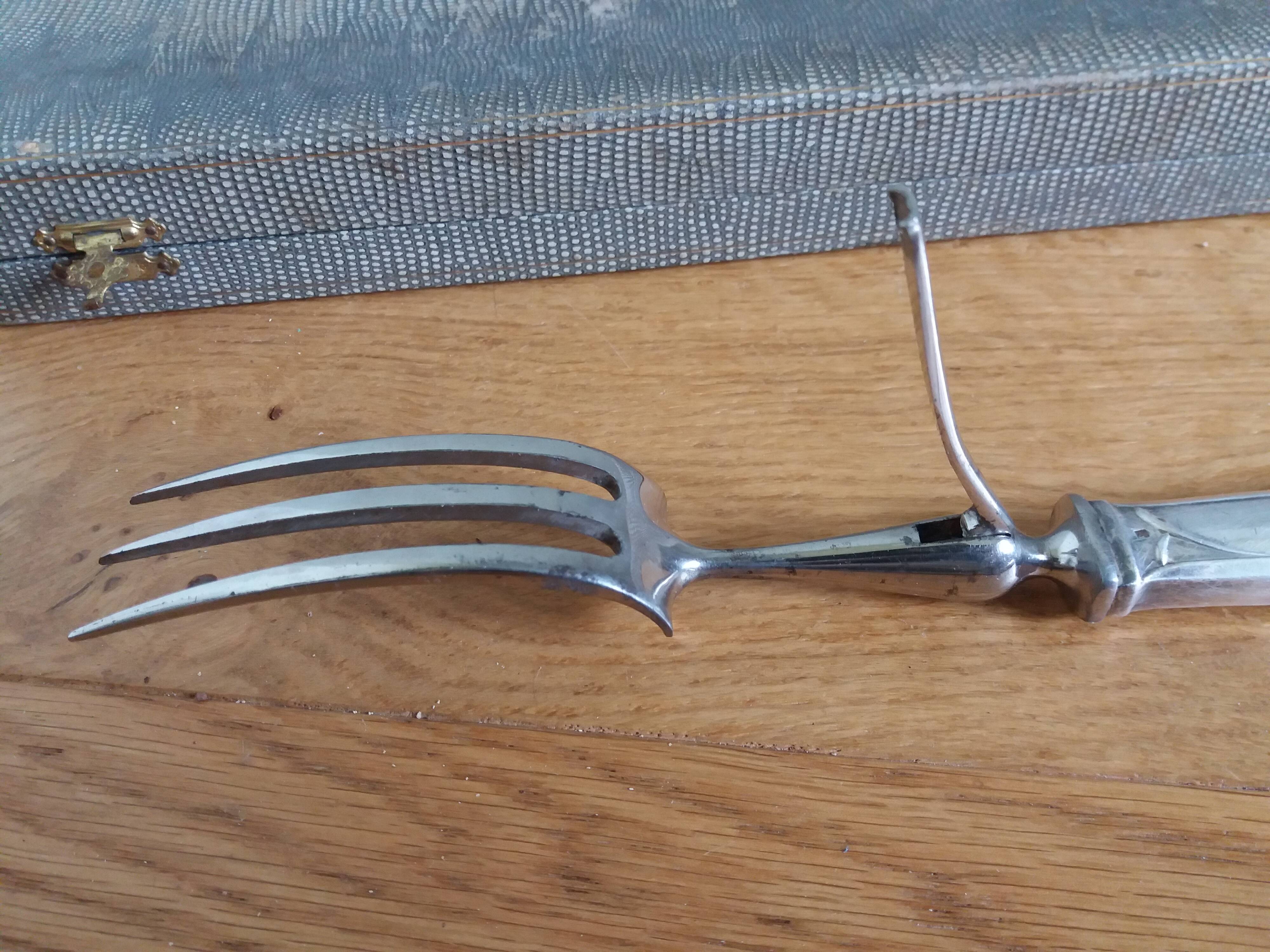 Platil leg of lamb service, Art Deco knife and fork