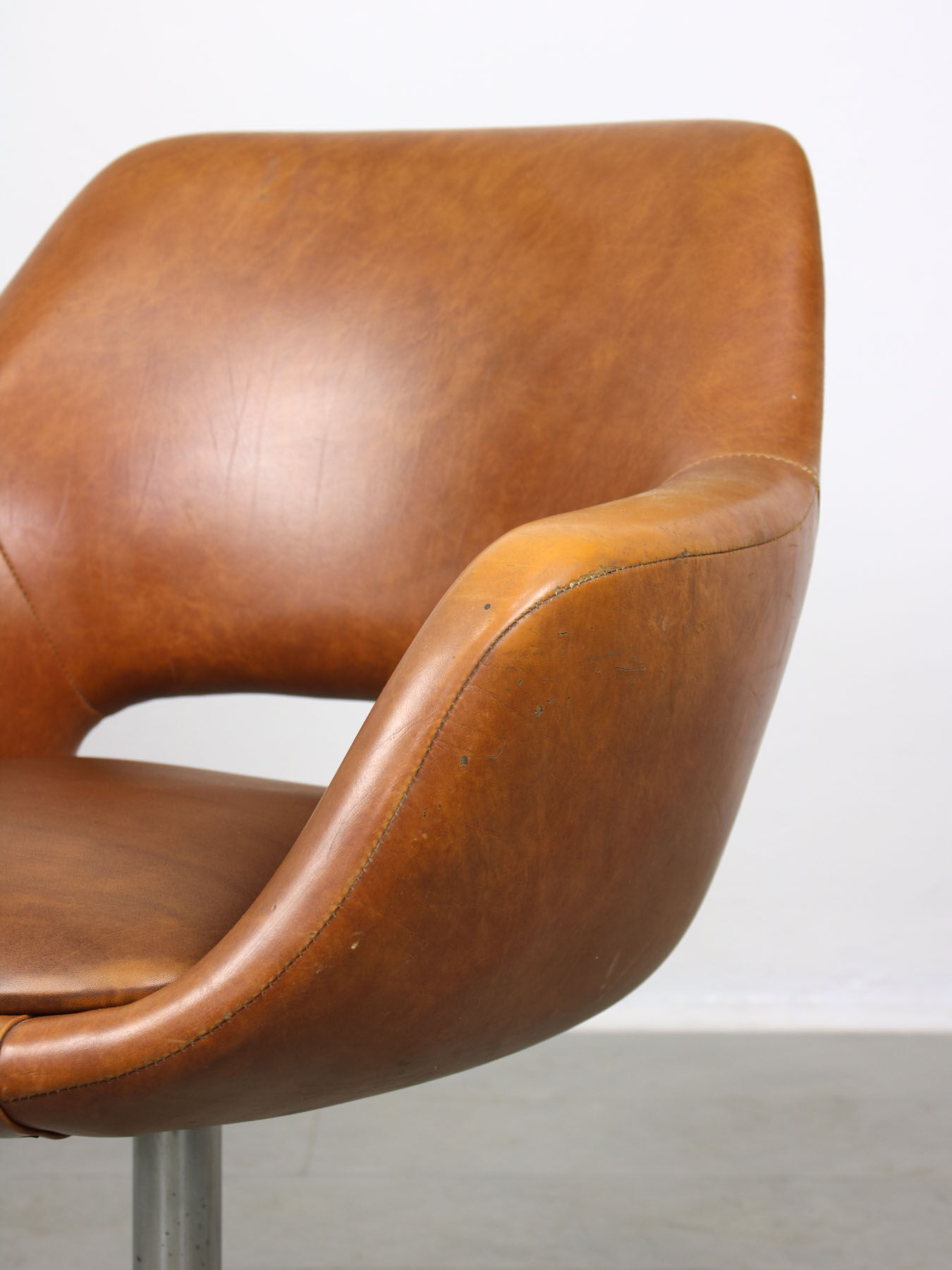 Mid-century brown leatherette swivel chair from Stol