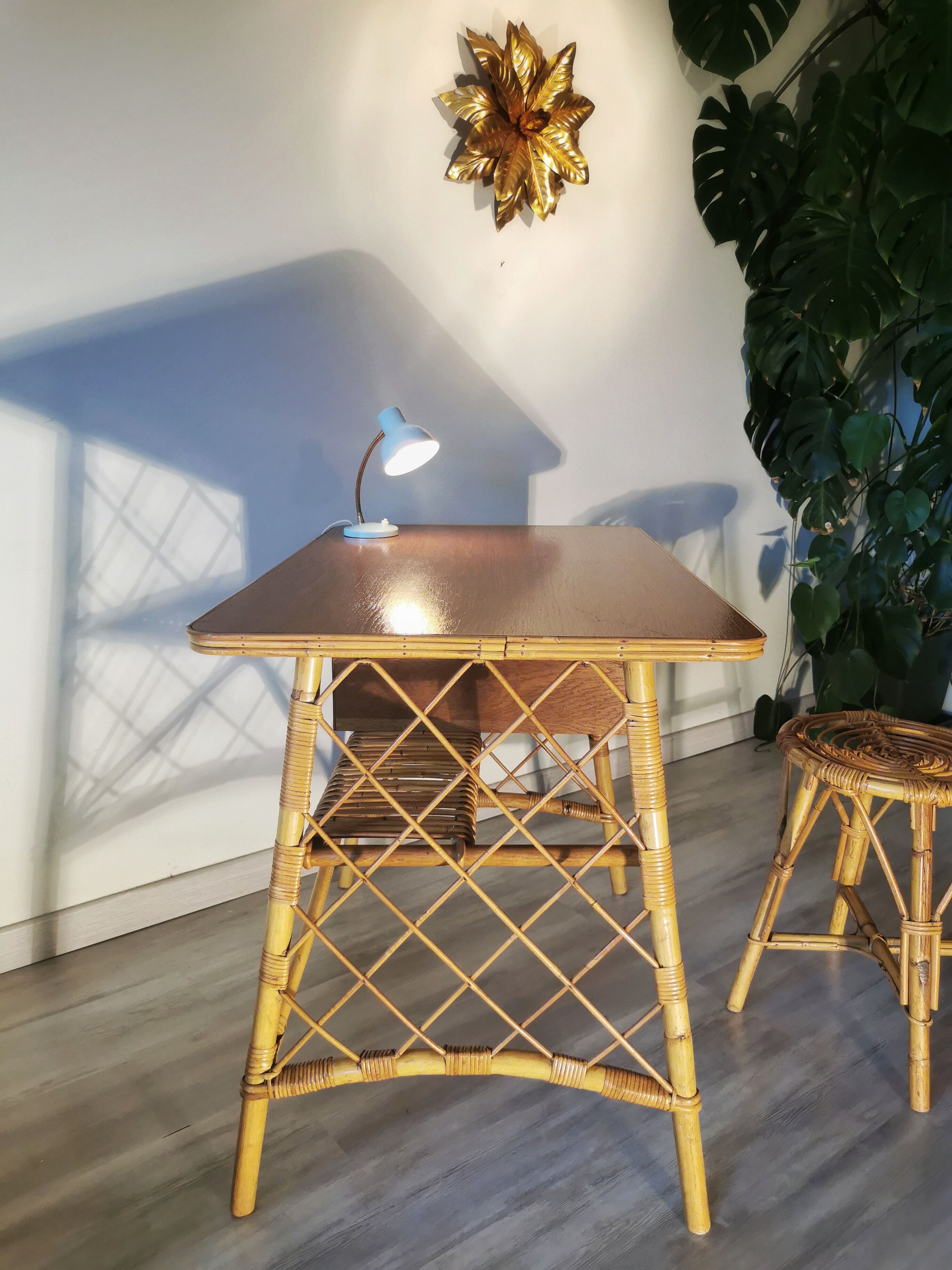 Louis Sognot desk and his stool, in rattan, 1960