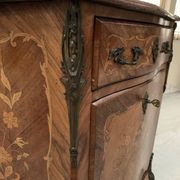Louis XV style lady's secretary in light wood marquetry, 20th century.