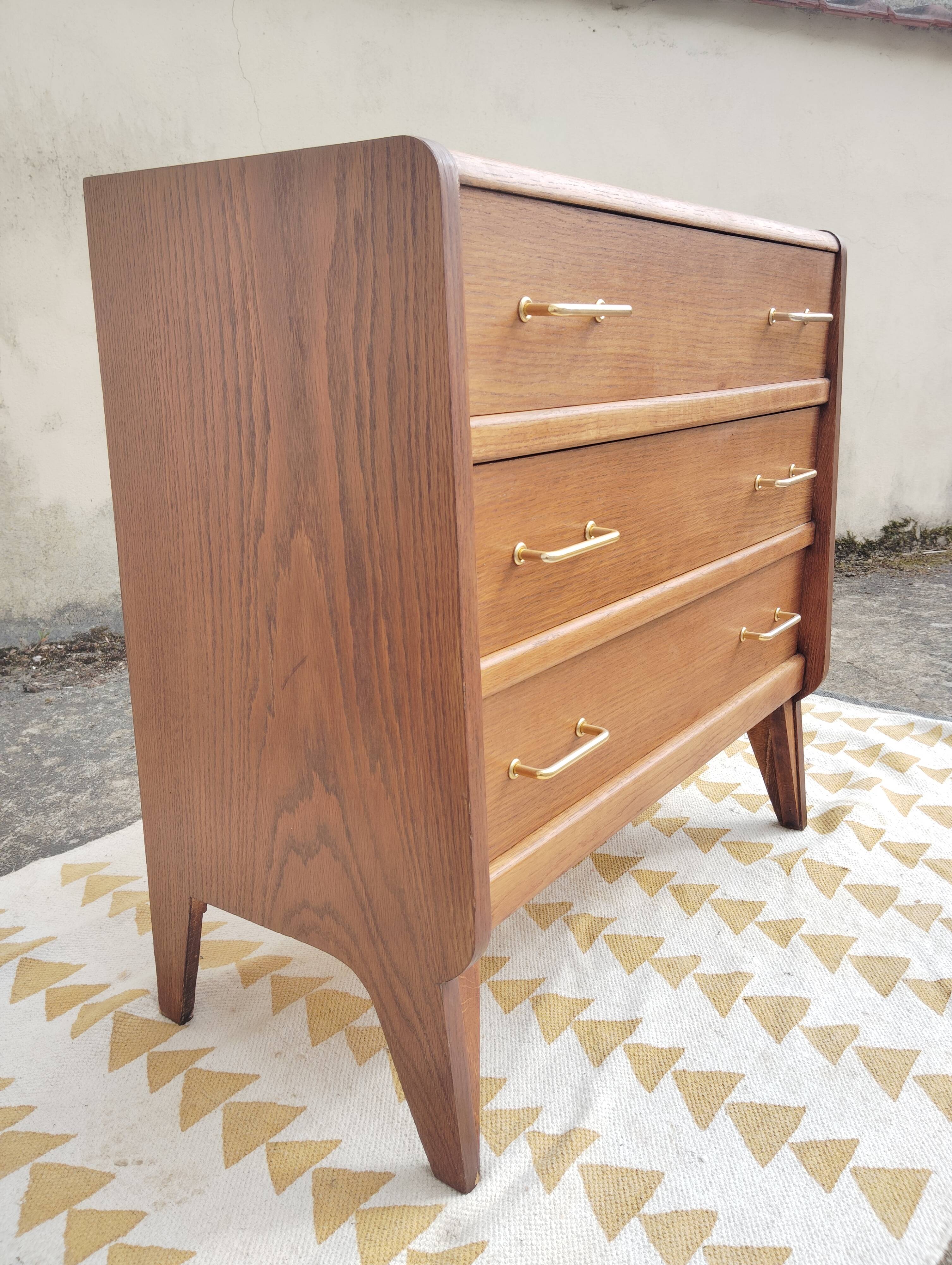 Small vintage chest of drawers