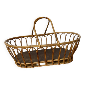 Rattan bassinet