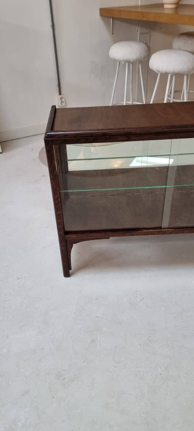 Vitrine du milieu du siècle