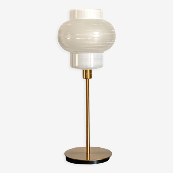 Lampe vintage à poser avec un globe blanche et dorée