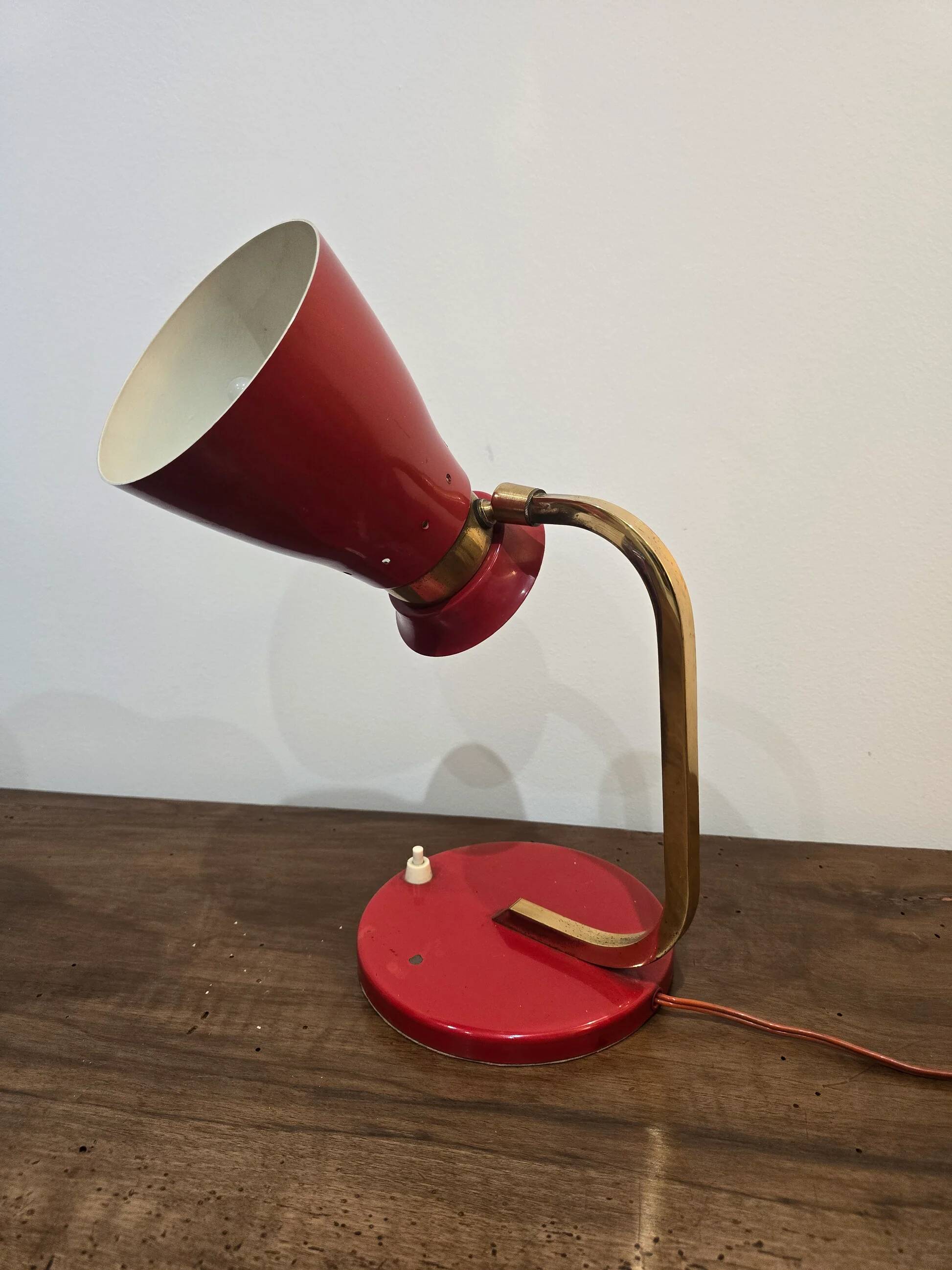 Vintage diabolo desk lamp, red and brass – 1950s/60s