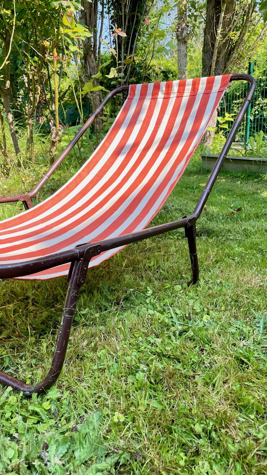 Vintage foldable nomadic deckchair