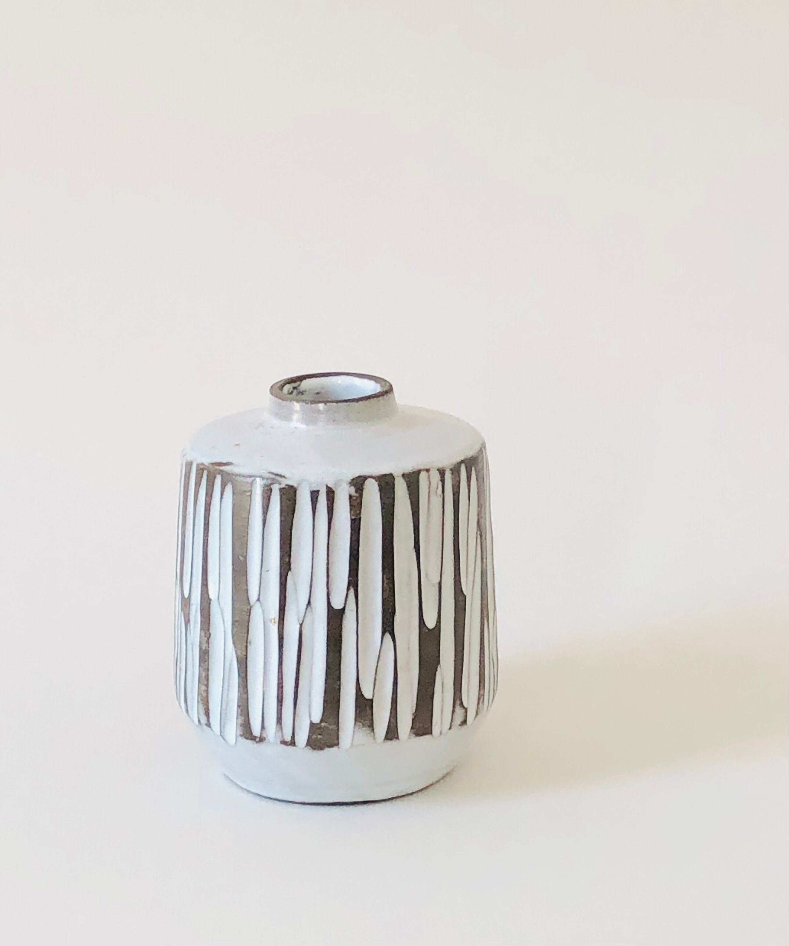 Ceramic vase by Nel Goedhart H9.5cm