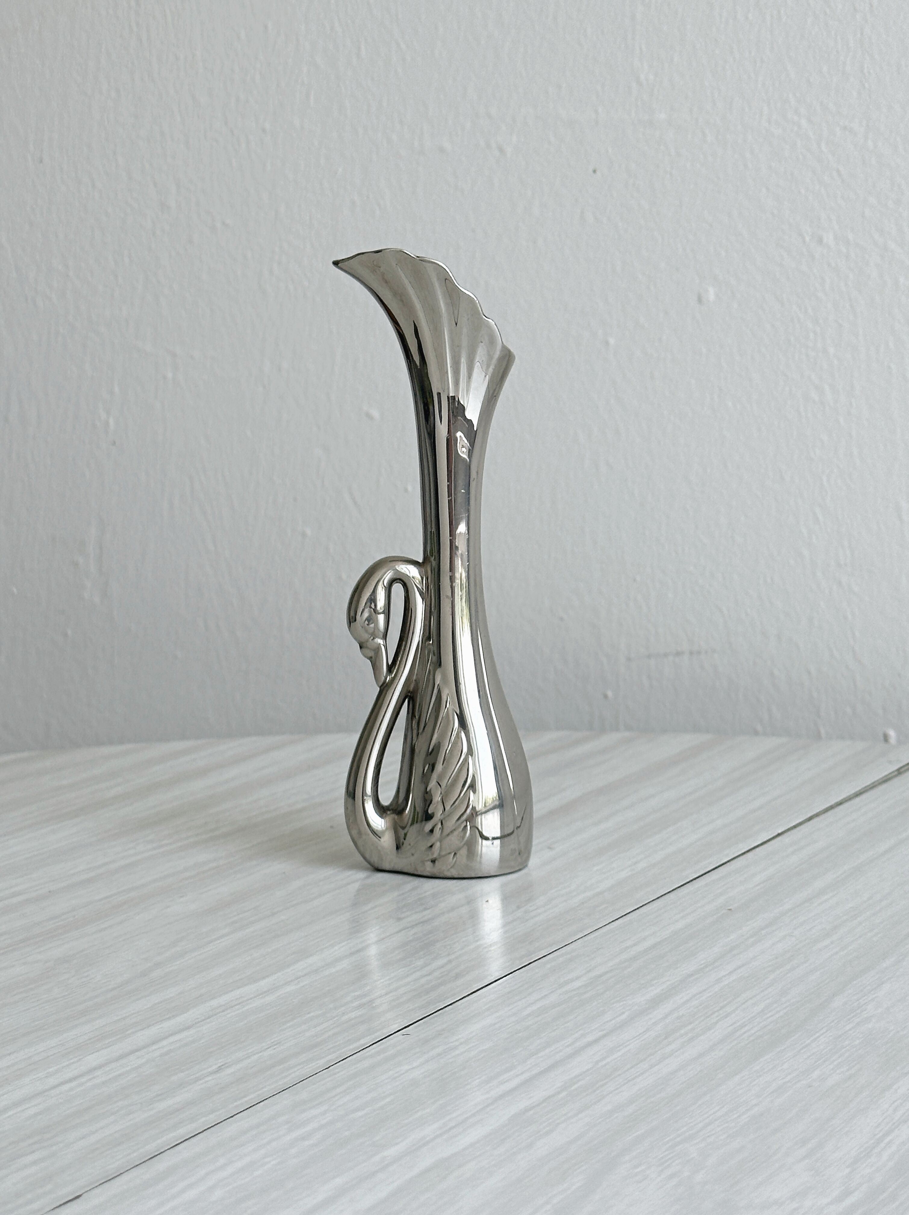 Shiny metal vintage soliflore
