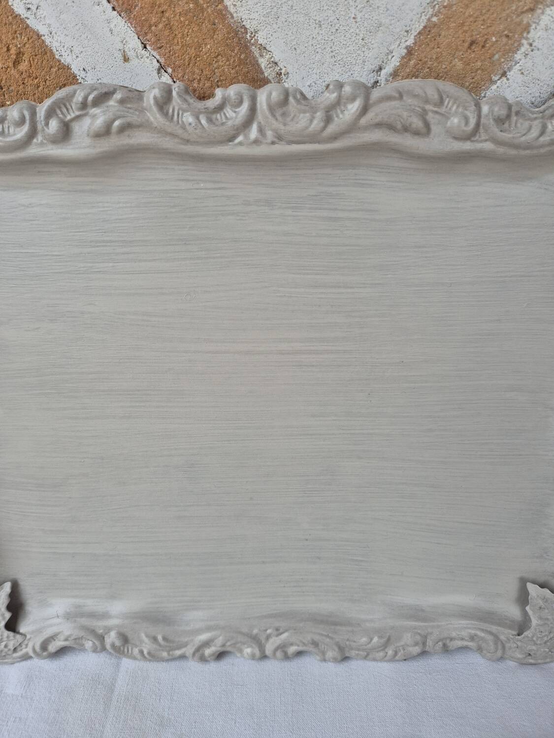 Patinated metal tray linen