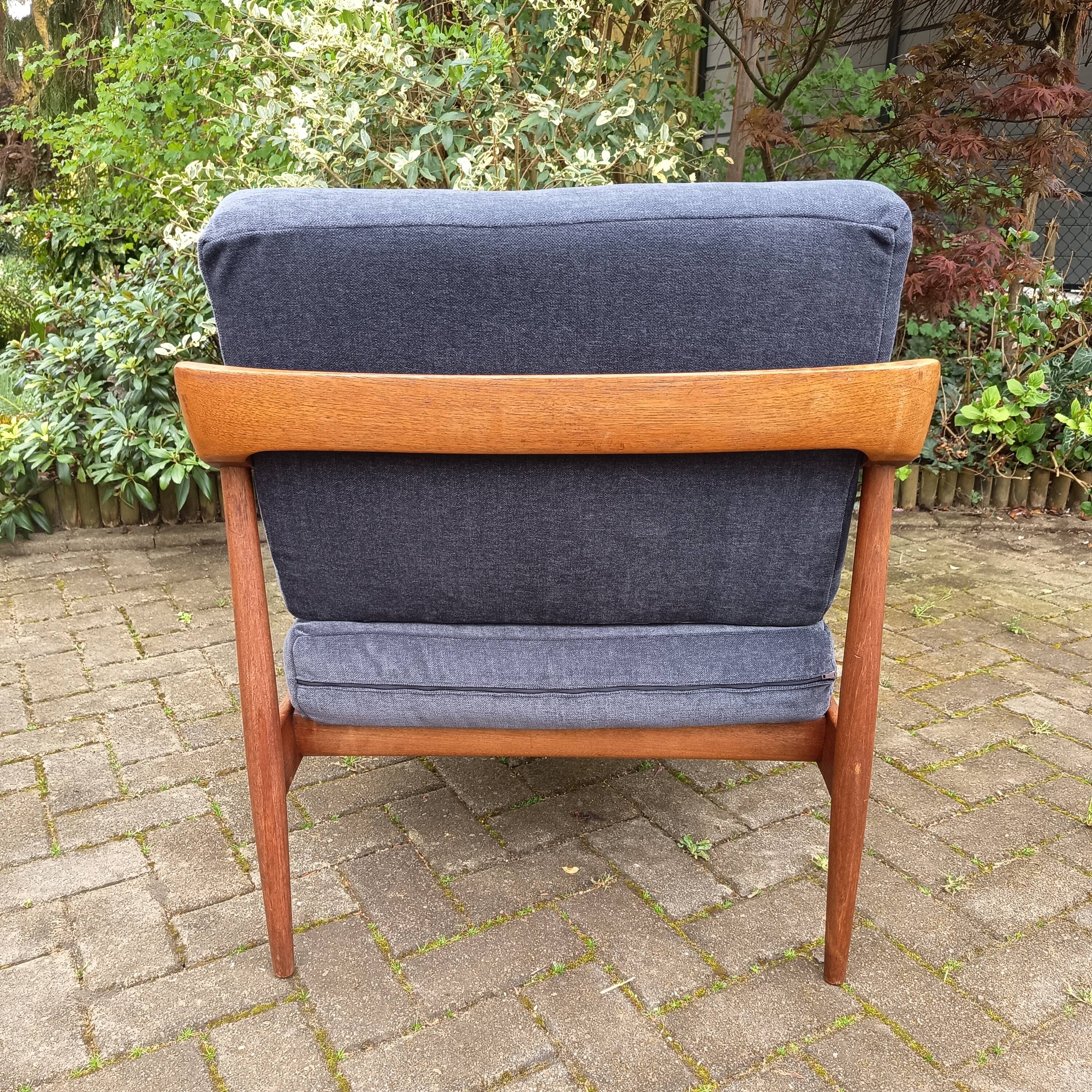 Pair of Knoll Antimott armchairs, 1960