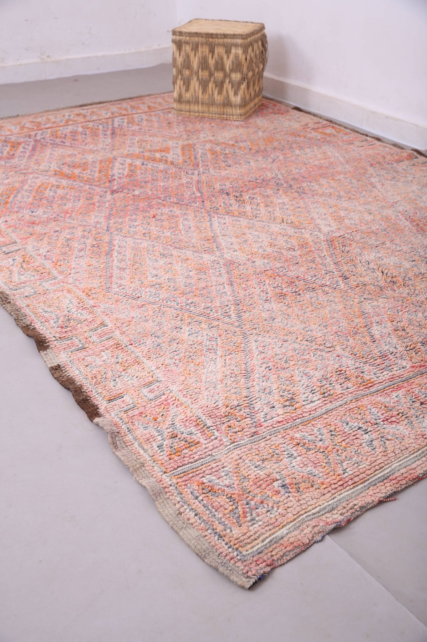 Pink Vintage Moroccan Rug 205 x 303 cm, Berber Wool Rug, Berber Boho Rug