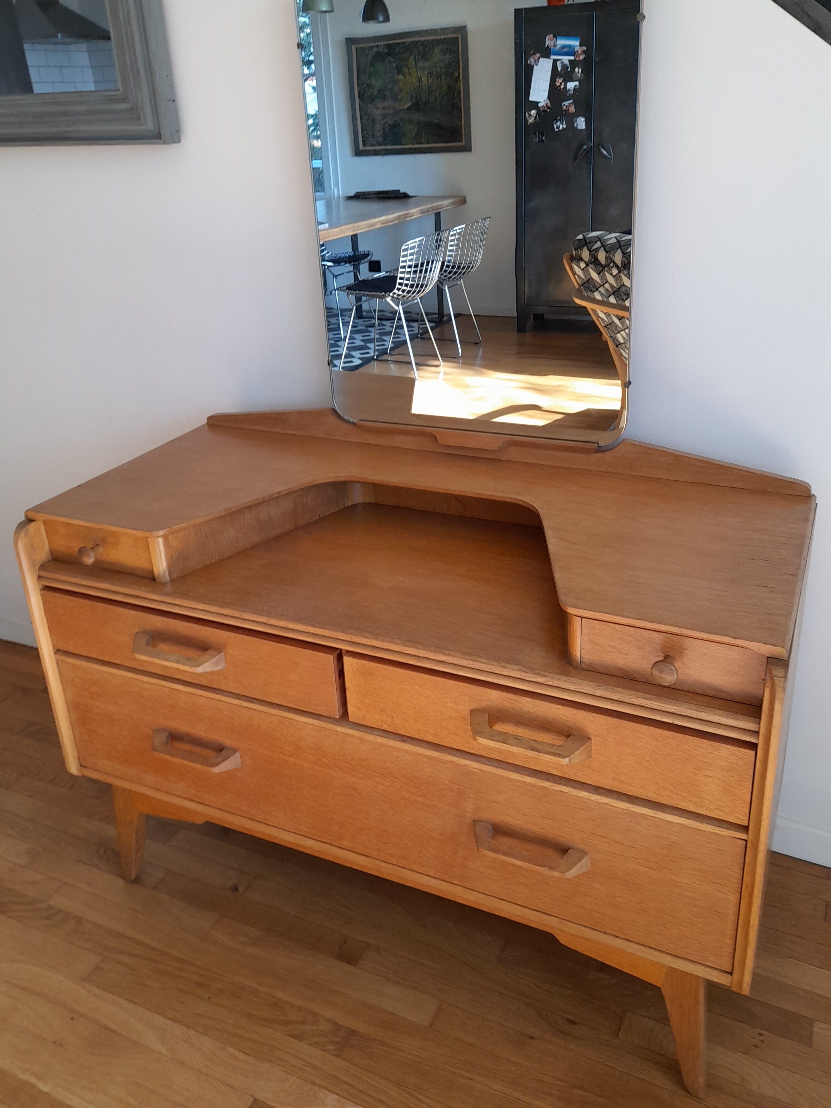 Compass foot dressing table from the 50s