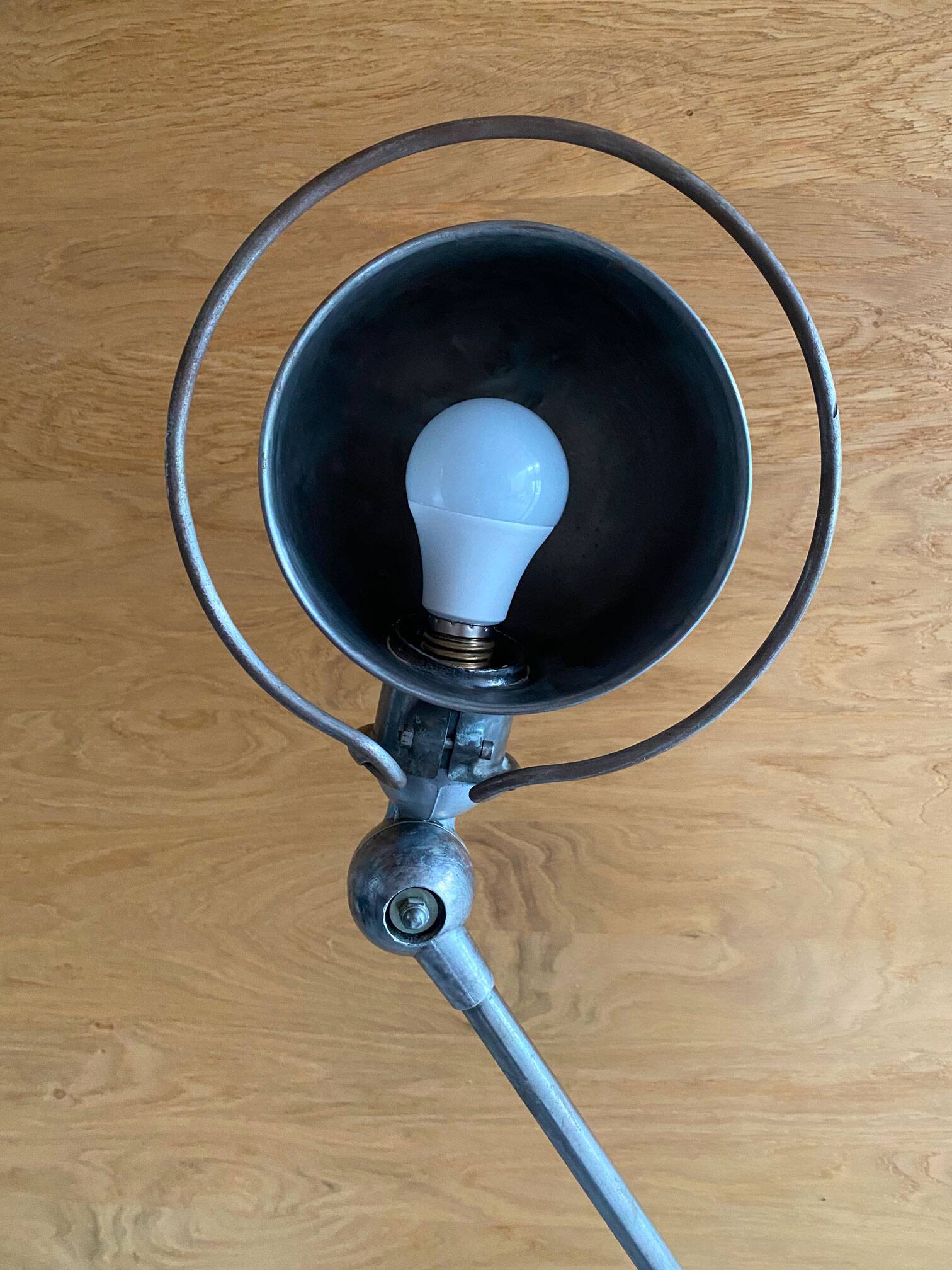 Jieldé lamp with 3 arms, 40cm on a stand.