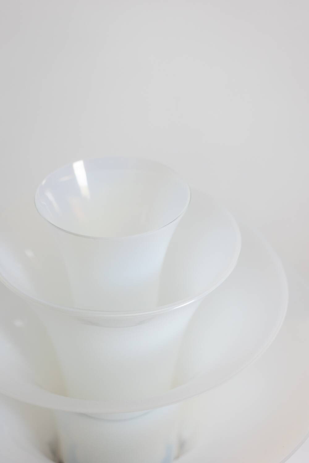 "Petal" lamp in opalescent white and bluish glass. 21st century.