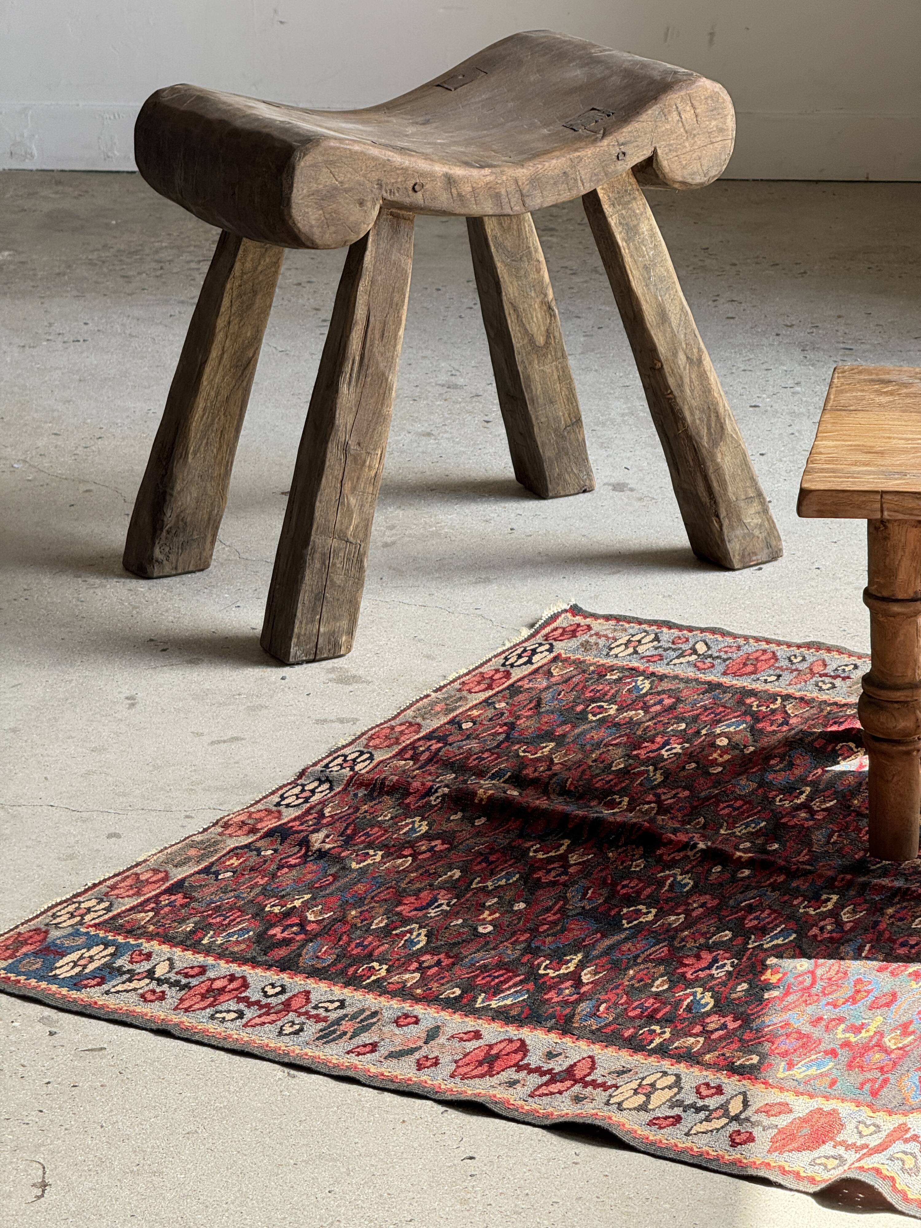 Four-legged stool in antique teak from Indonesia H 50 L 52