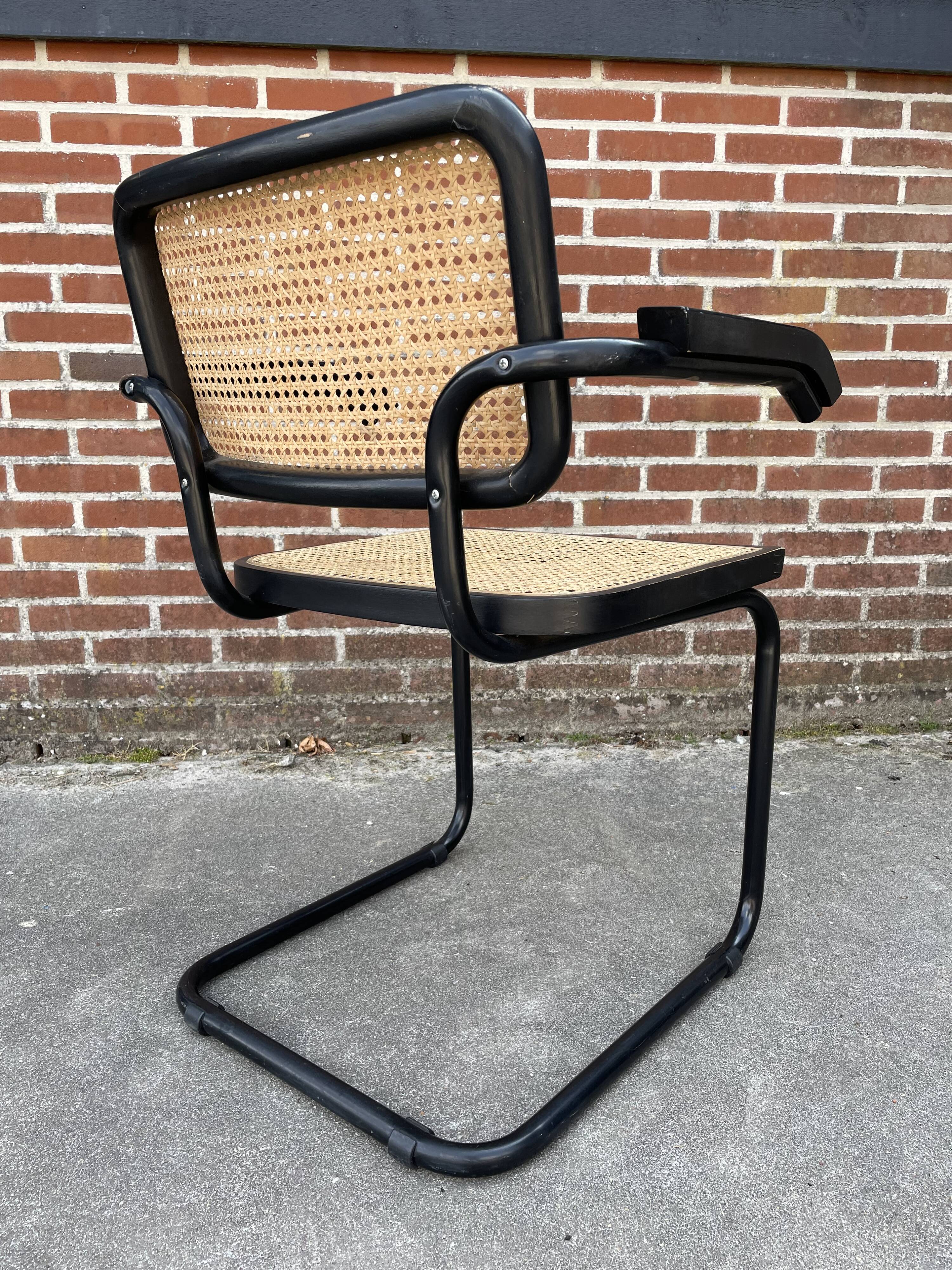 Cesca chair B64 with armrests by Marcel Breuer Design in black
