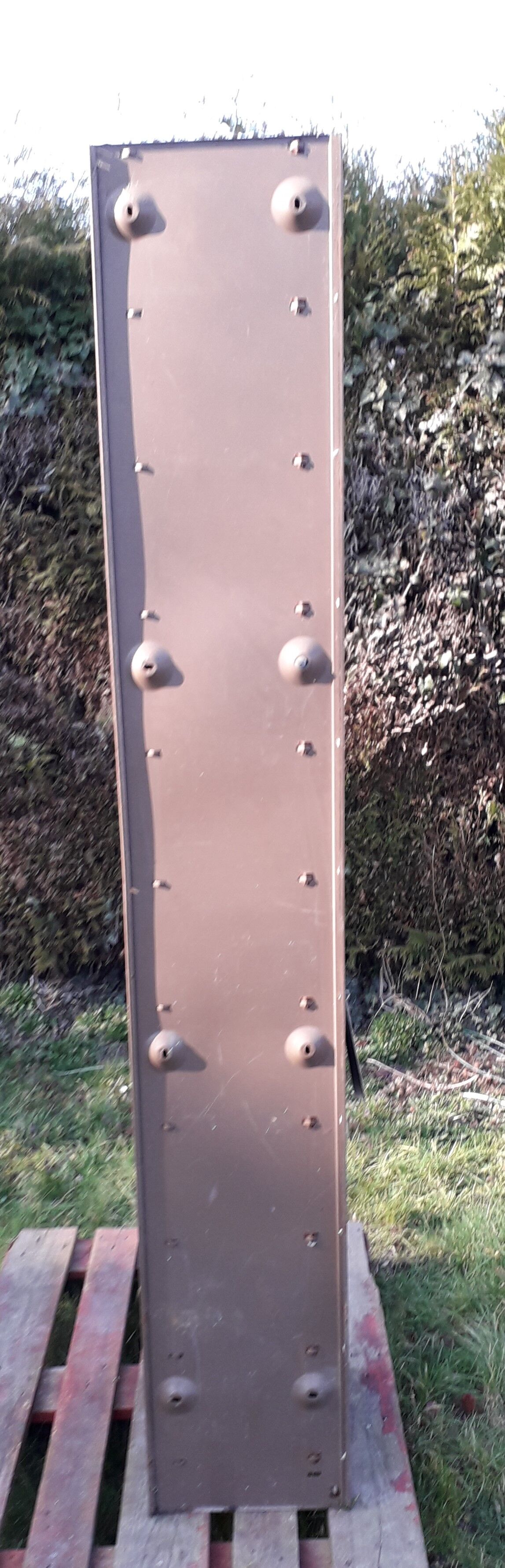 Furniture industrial clamshell