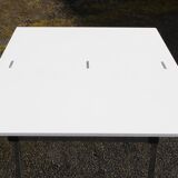 Coffee table that transforms into a dining table