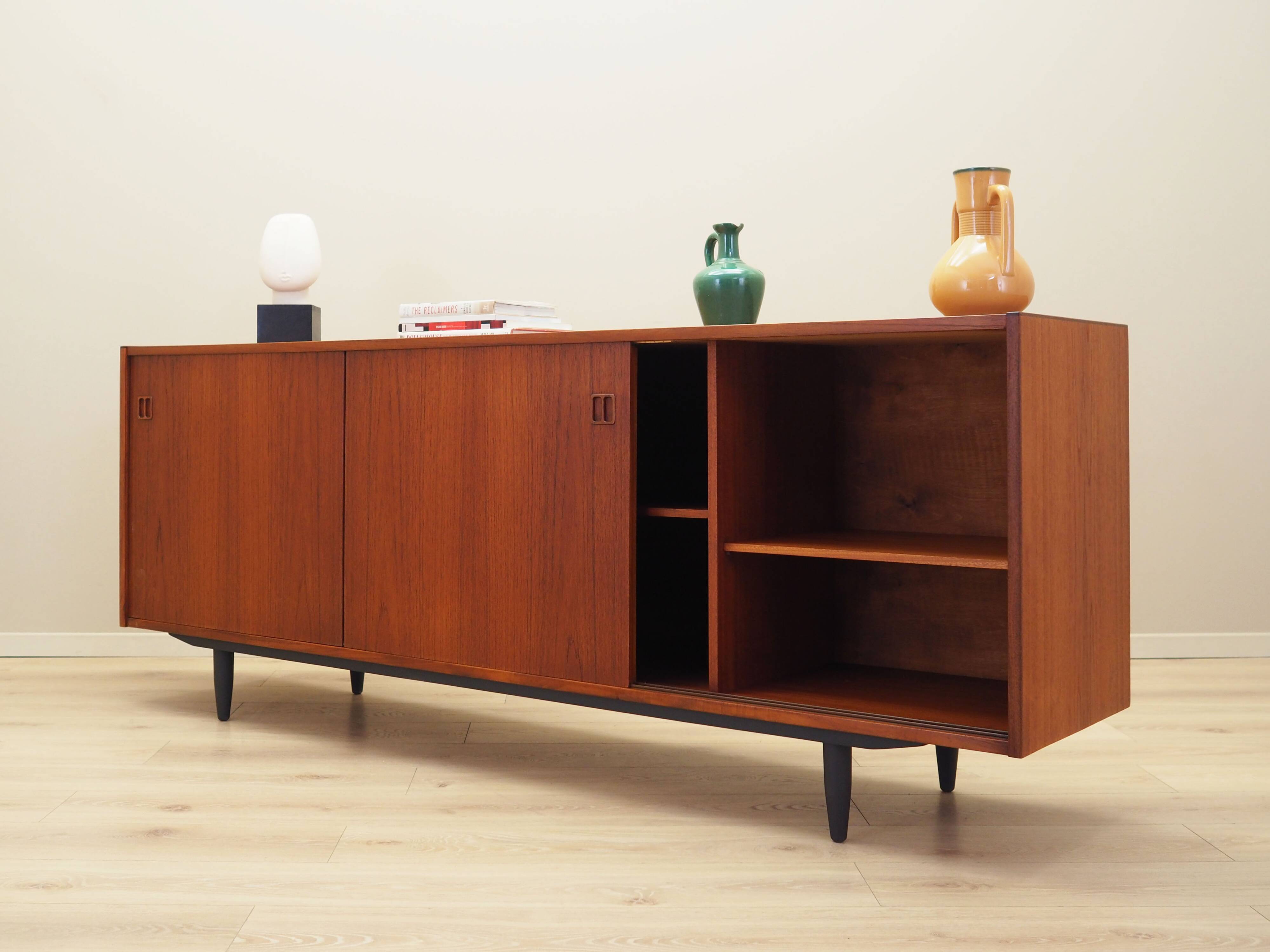 Buffet en teck, design danois, années 1970, production : Danemark