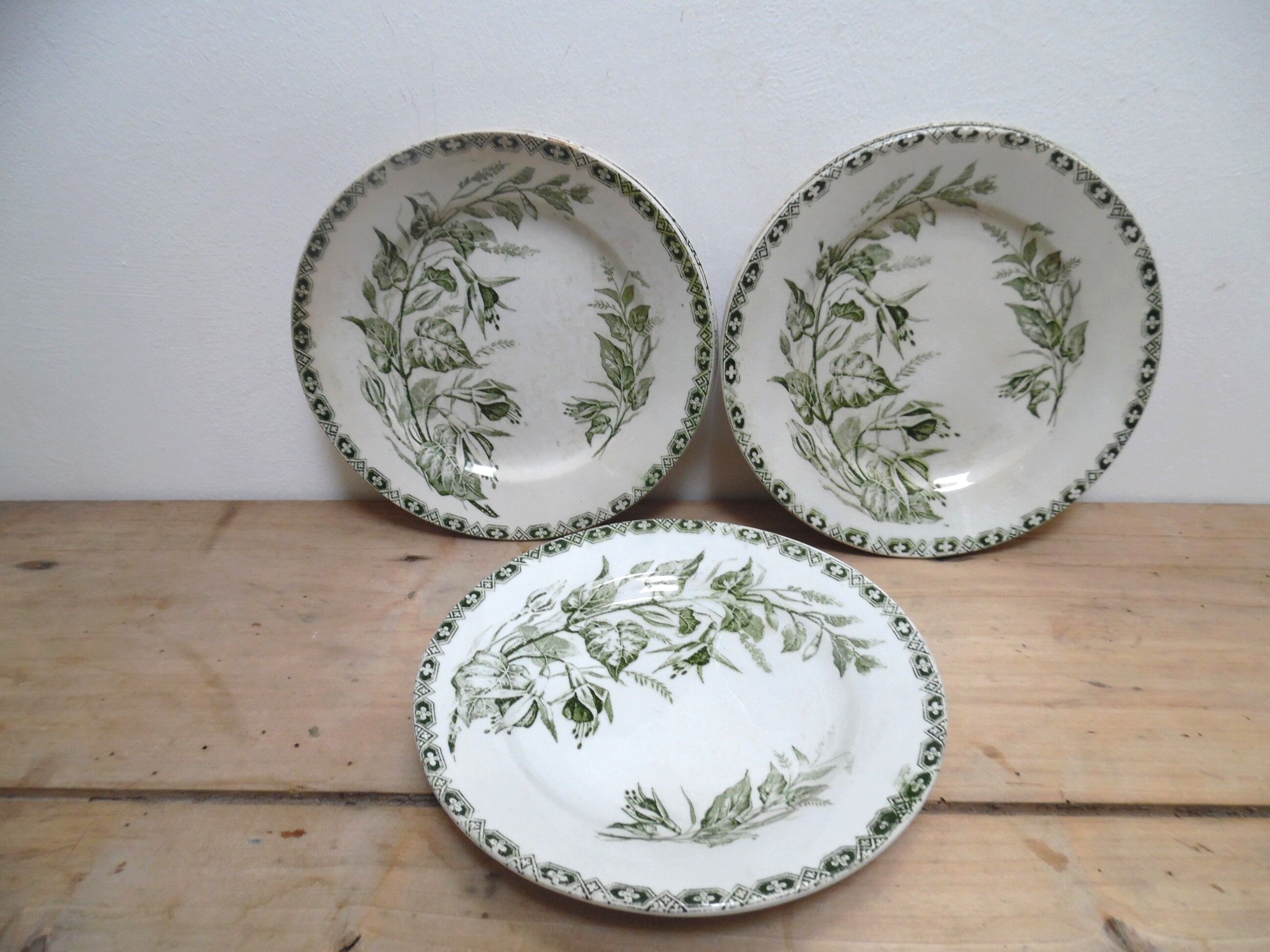 5 land of iron dessert plates