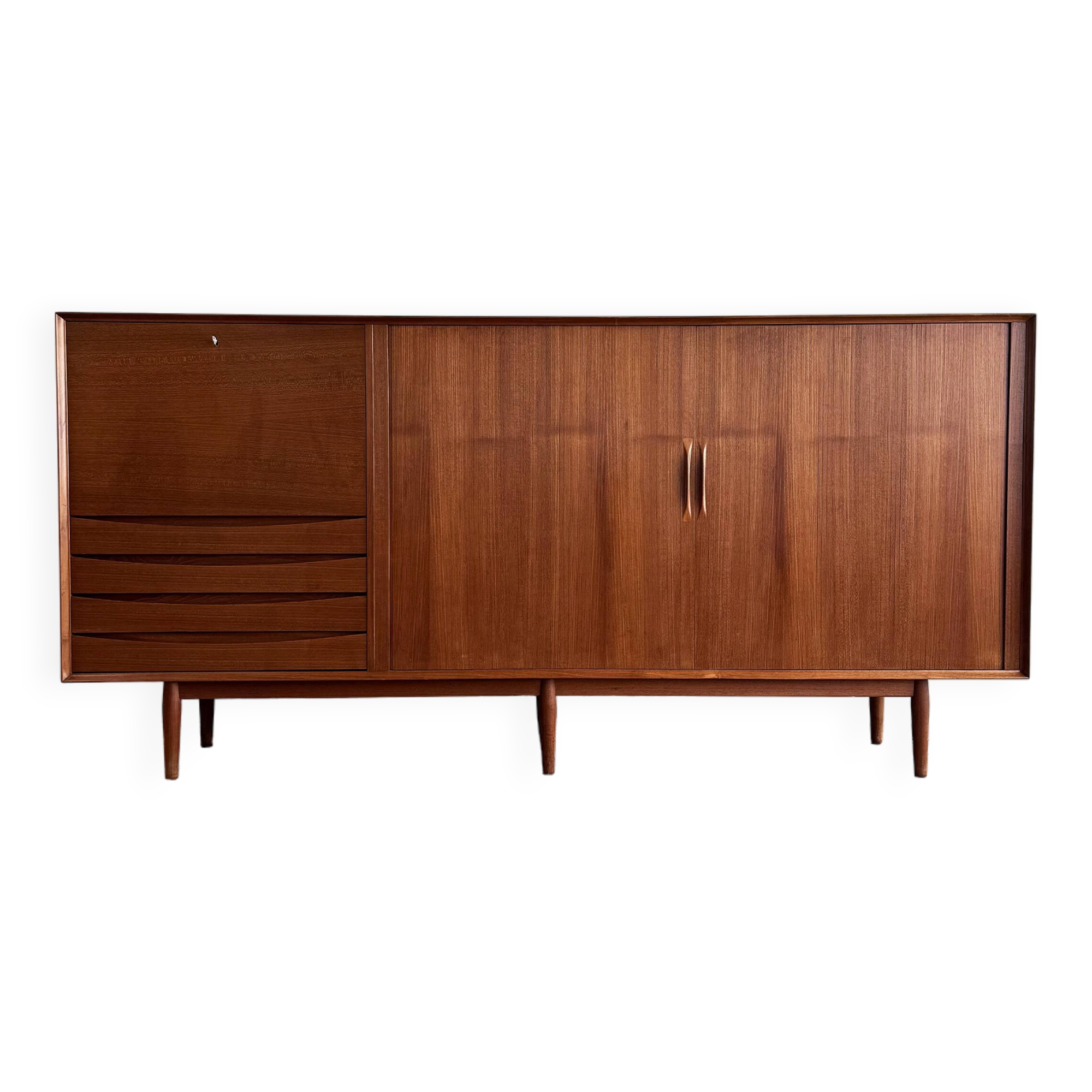Grand Buffet Mid-Century Moderne en Teck avec Portes Tambour par Arne Vodder pour Sibast, Danemark