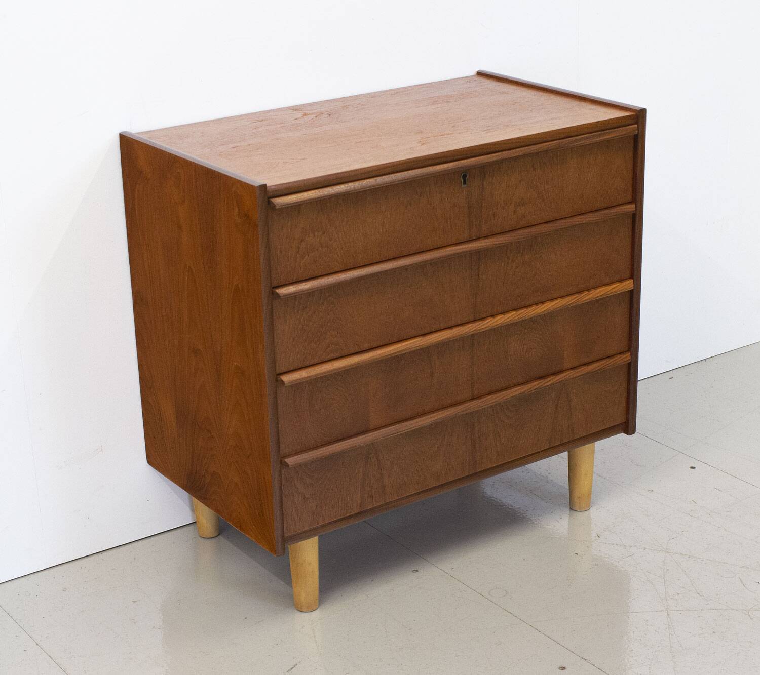 Commode danoise en teck par Hanbjerg, années 1960