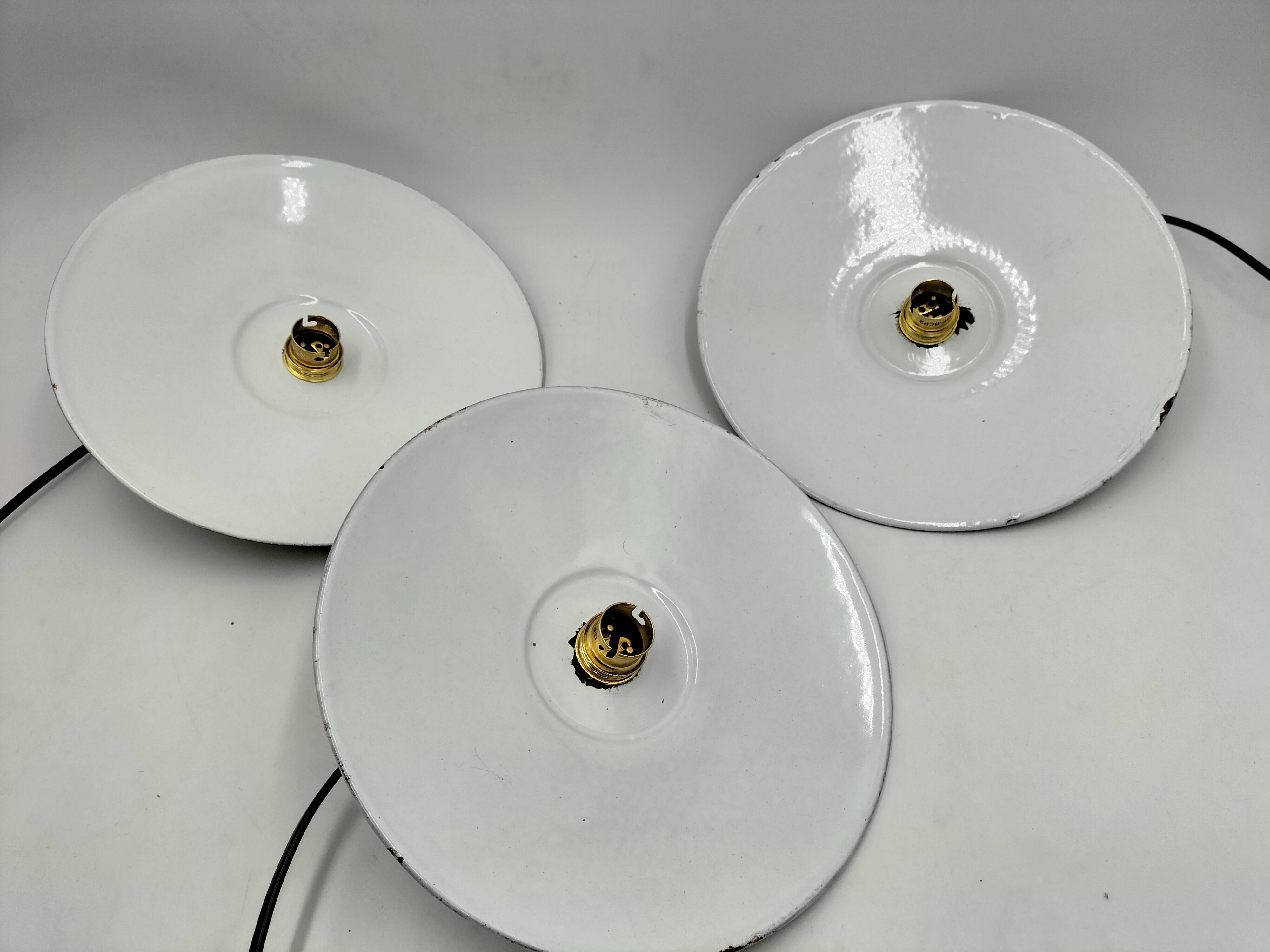 Enamelled sheet metal suspensions