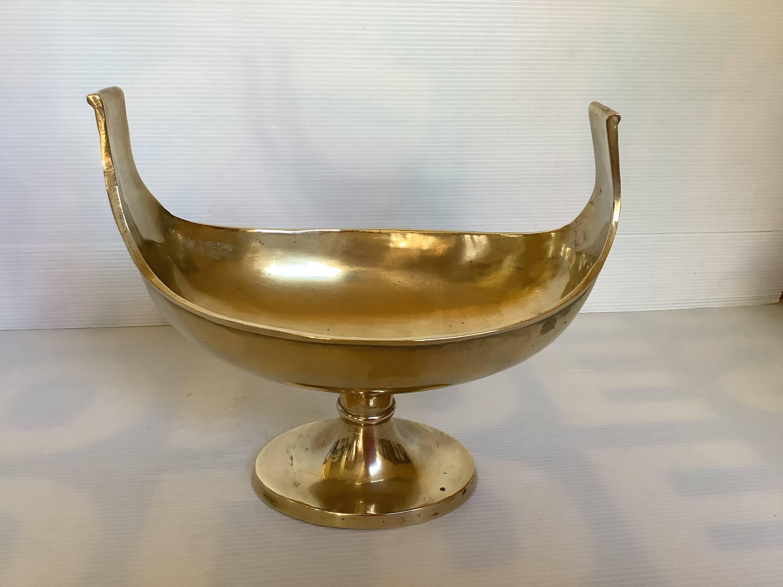 Brass cup emptier