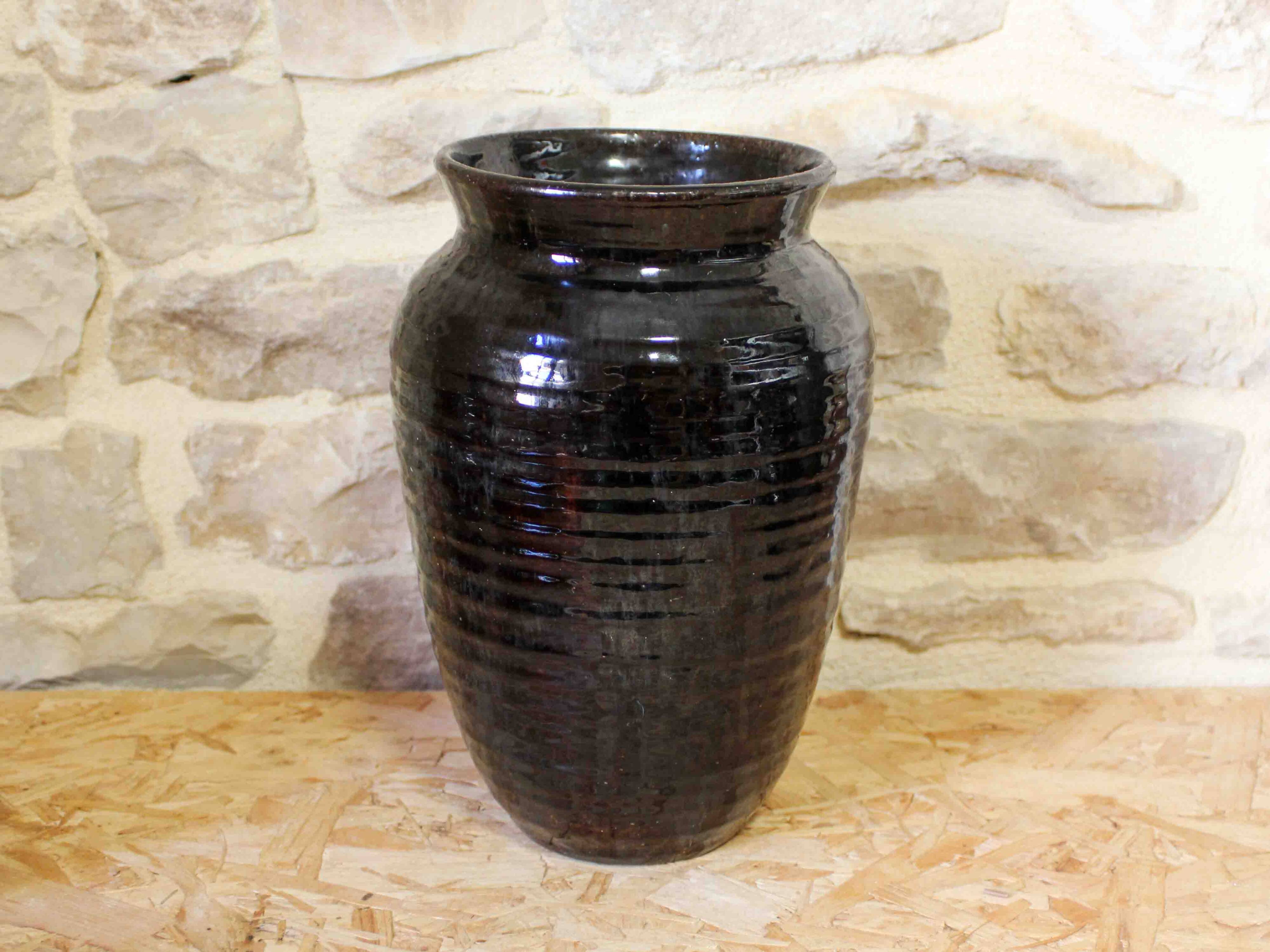 Accolay ceramic vase