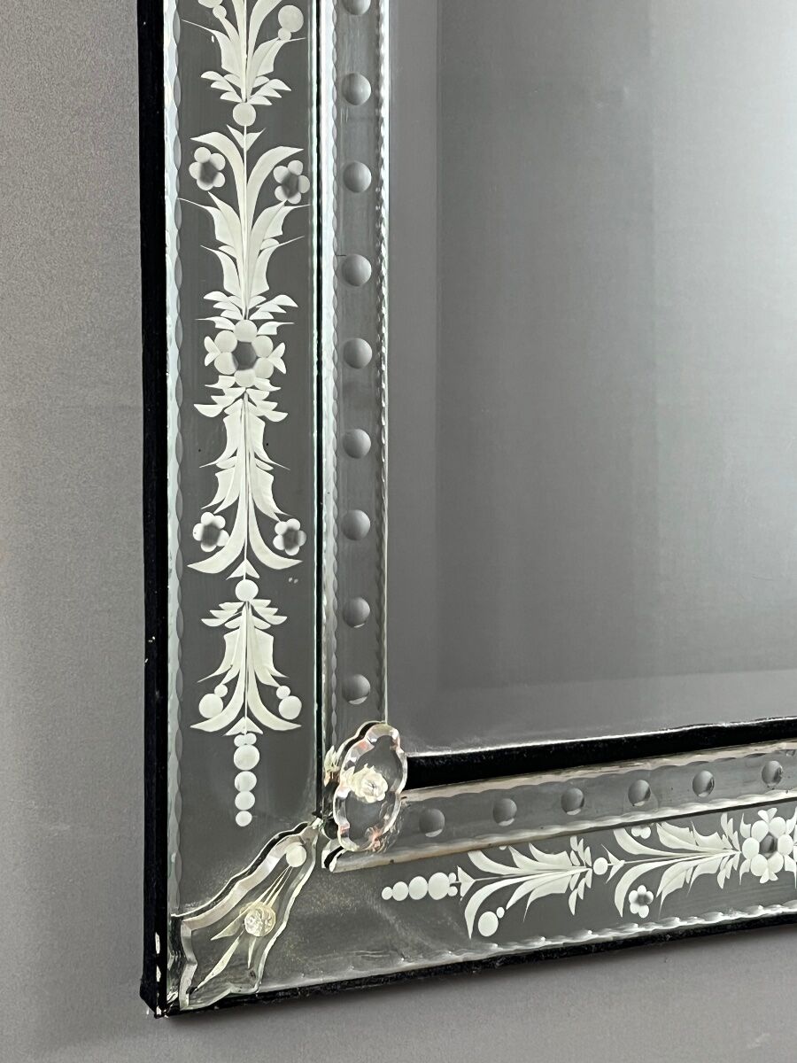 Venetian mirror engraved with floral decoration, 20th century