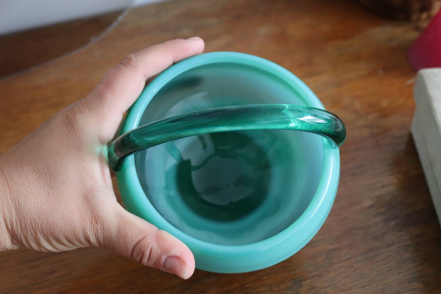 Empty pocket basket in two-tone murano glass