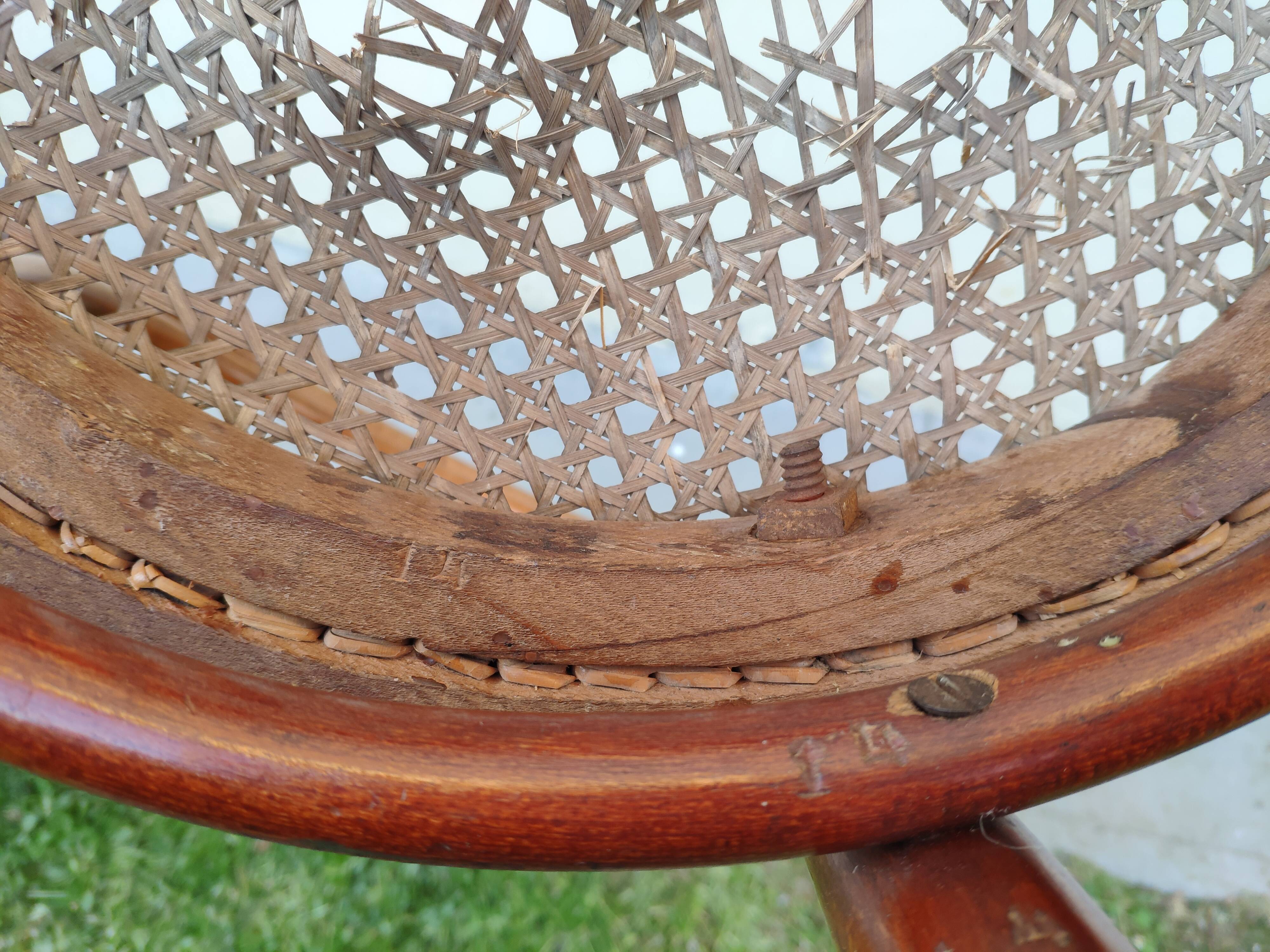 Pair of chairs Thonet n.  14 from 1861-1865, marked with a 1A label and a sun print