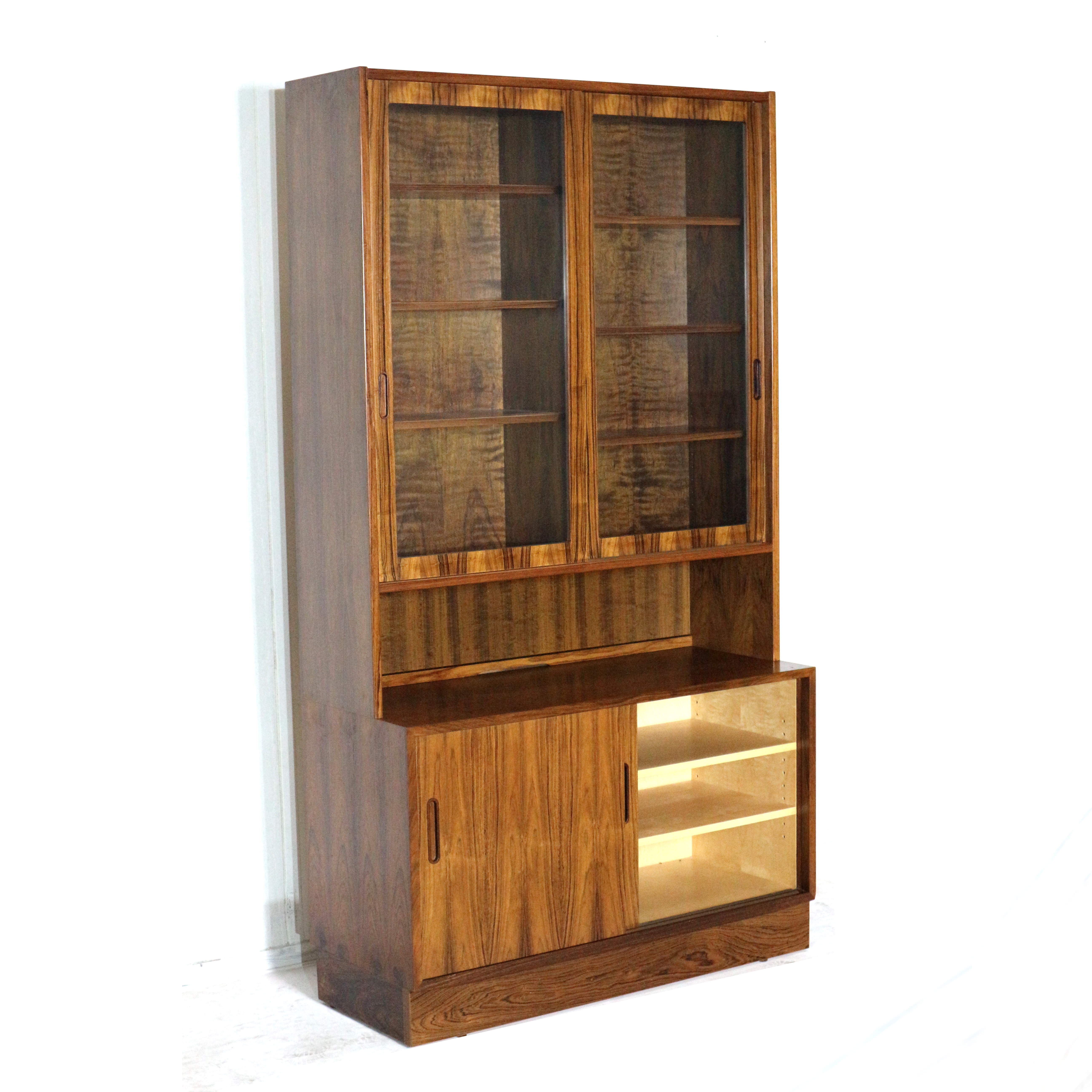 Vitrine design danoise en palissandre par Poul Hundevad des années 1970