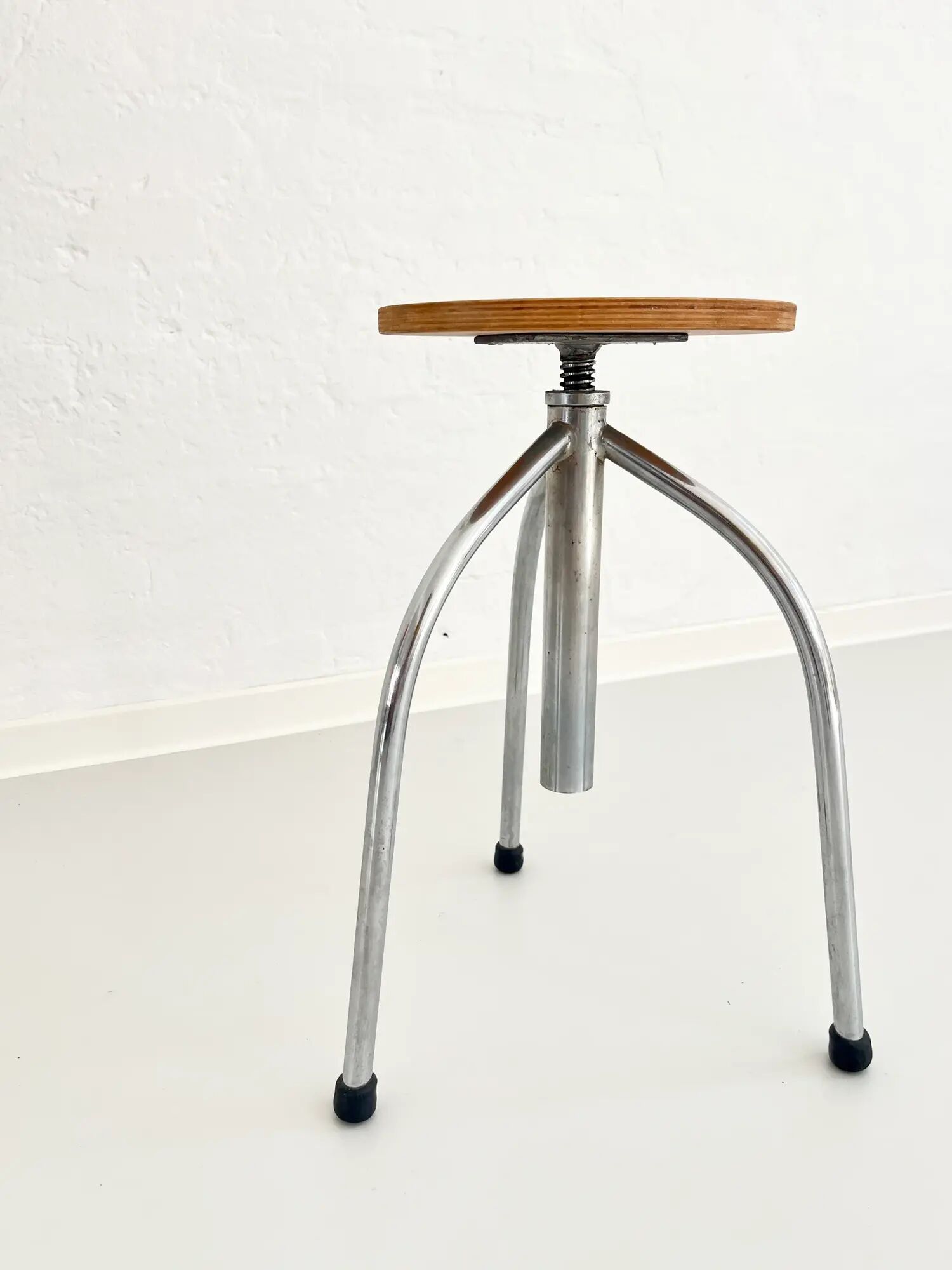 Vintage industrial workshop stool, adjustable tripod, 1960s–70s